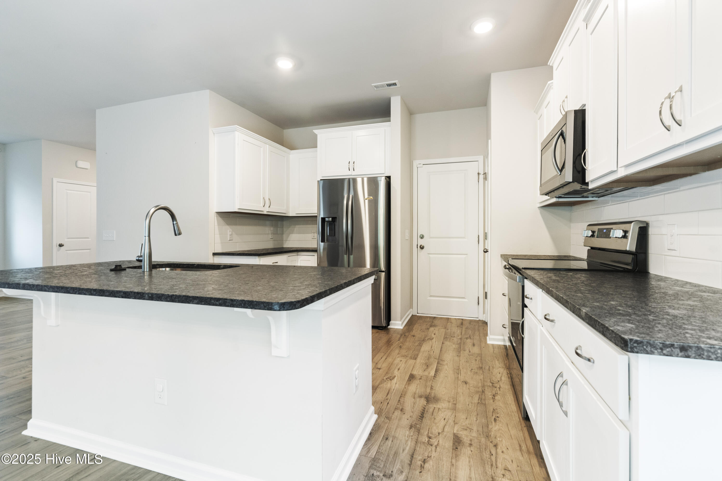 100516563 | Photo 15