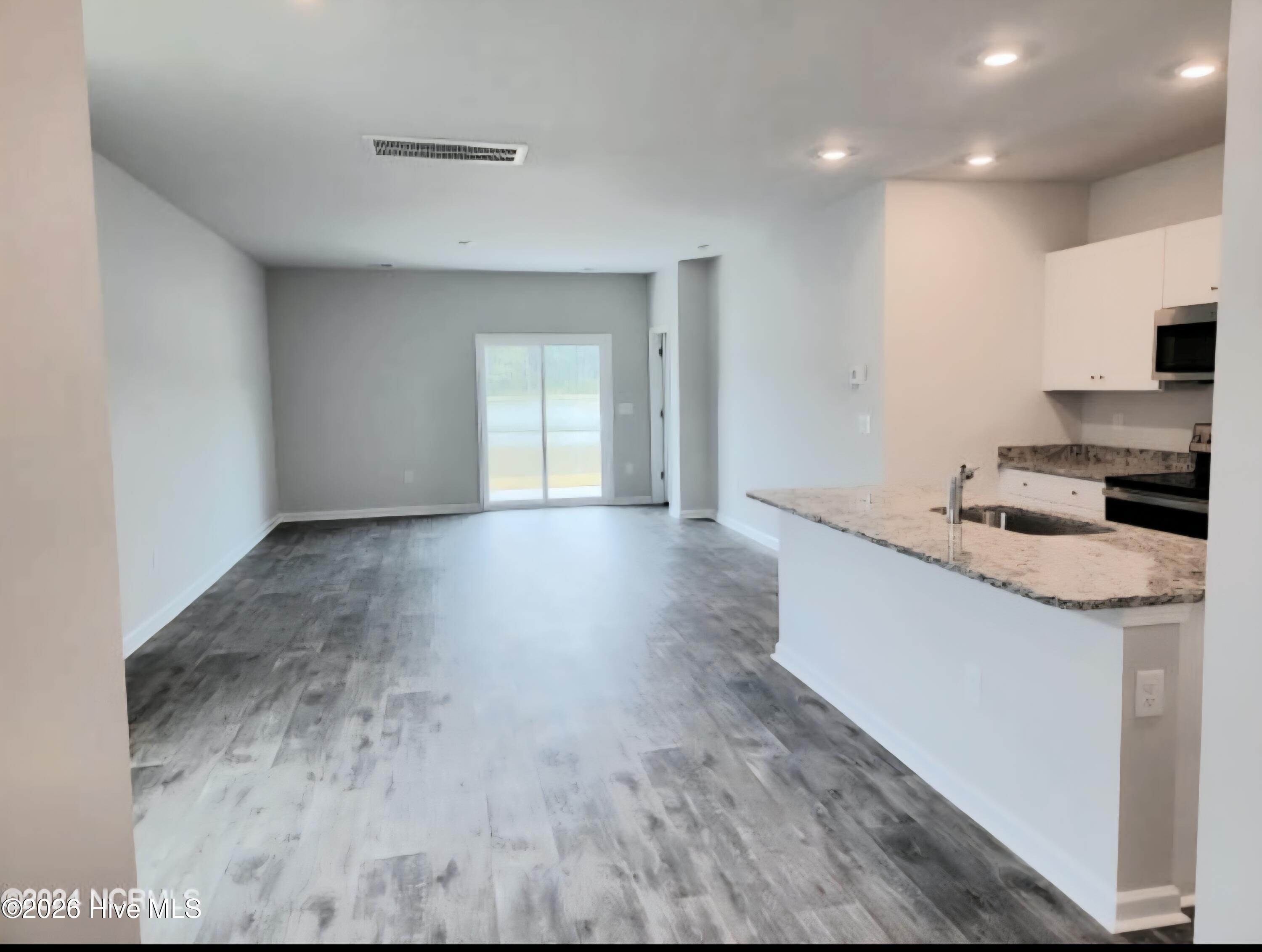 100564971 | Photo 12