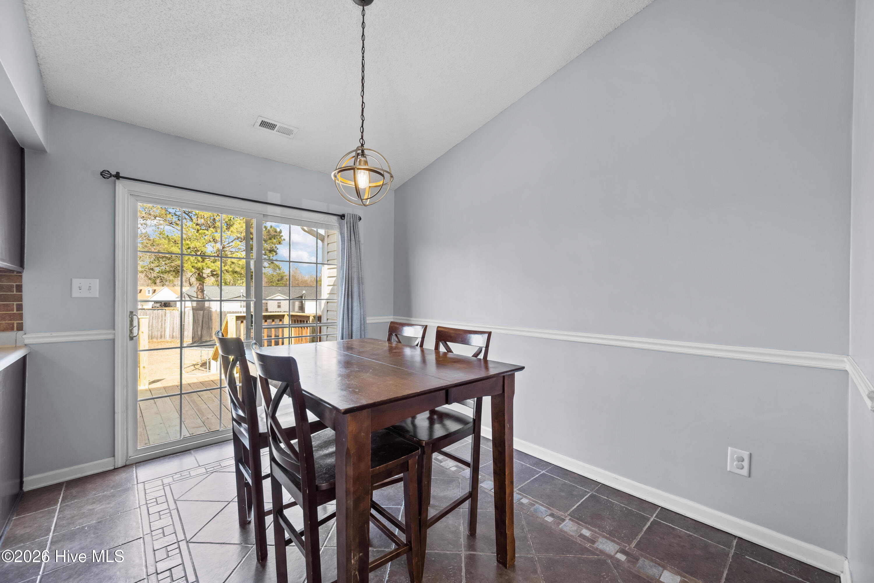 100556999 | Photo 13