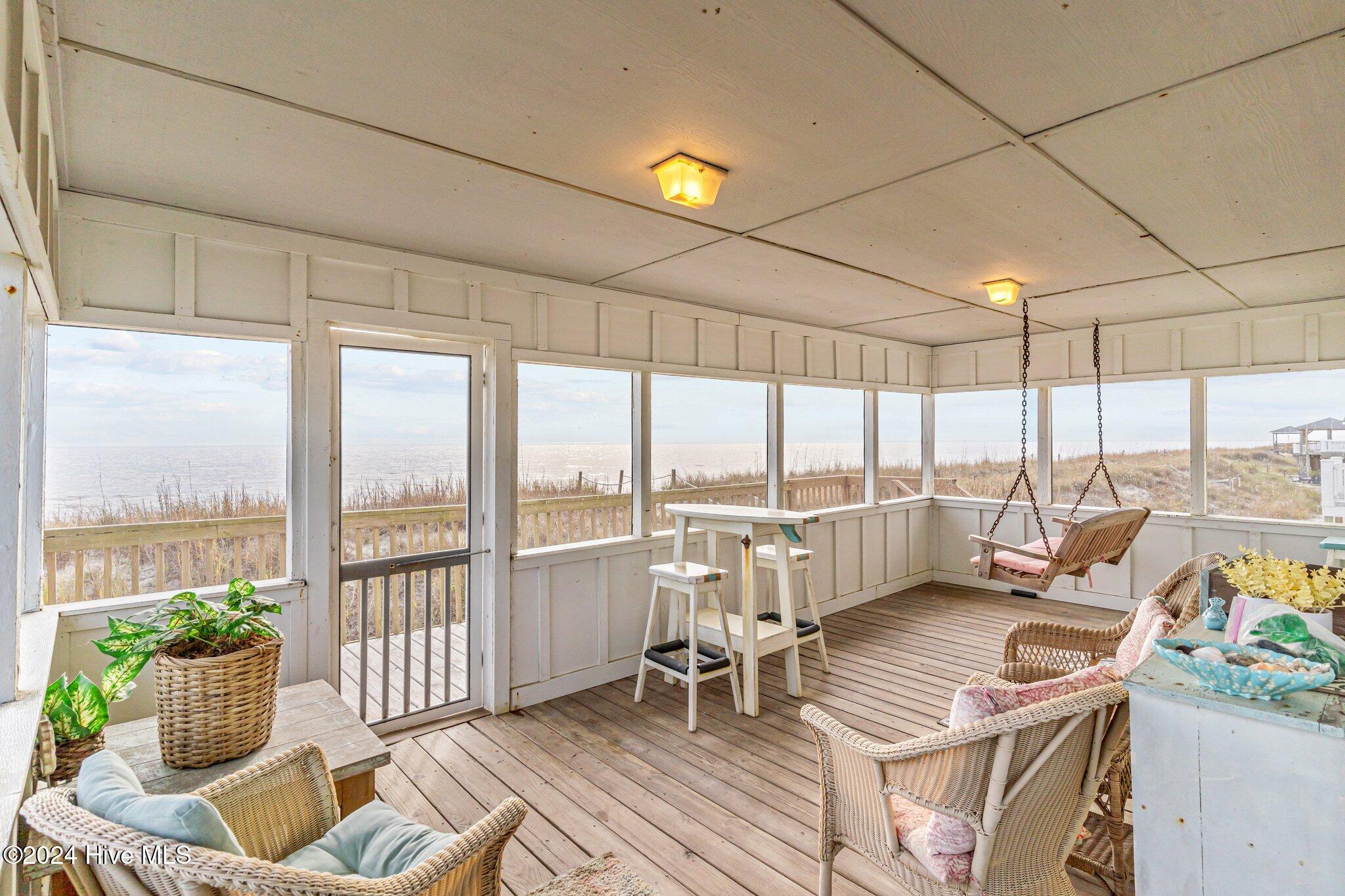 100570347 | Photo 41