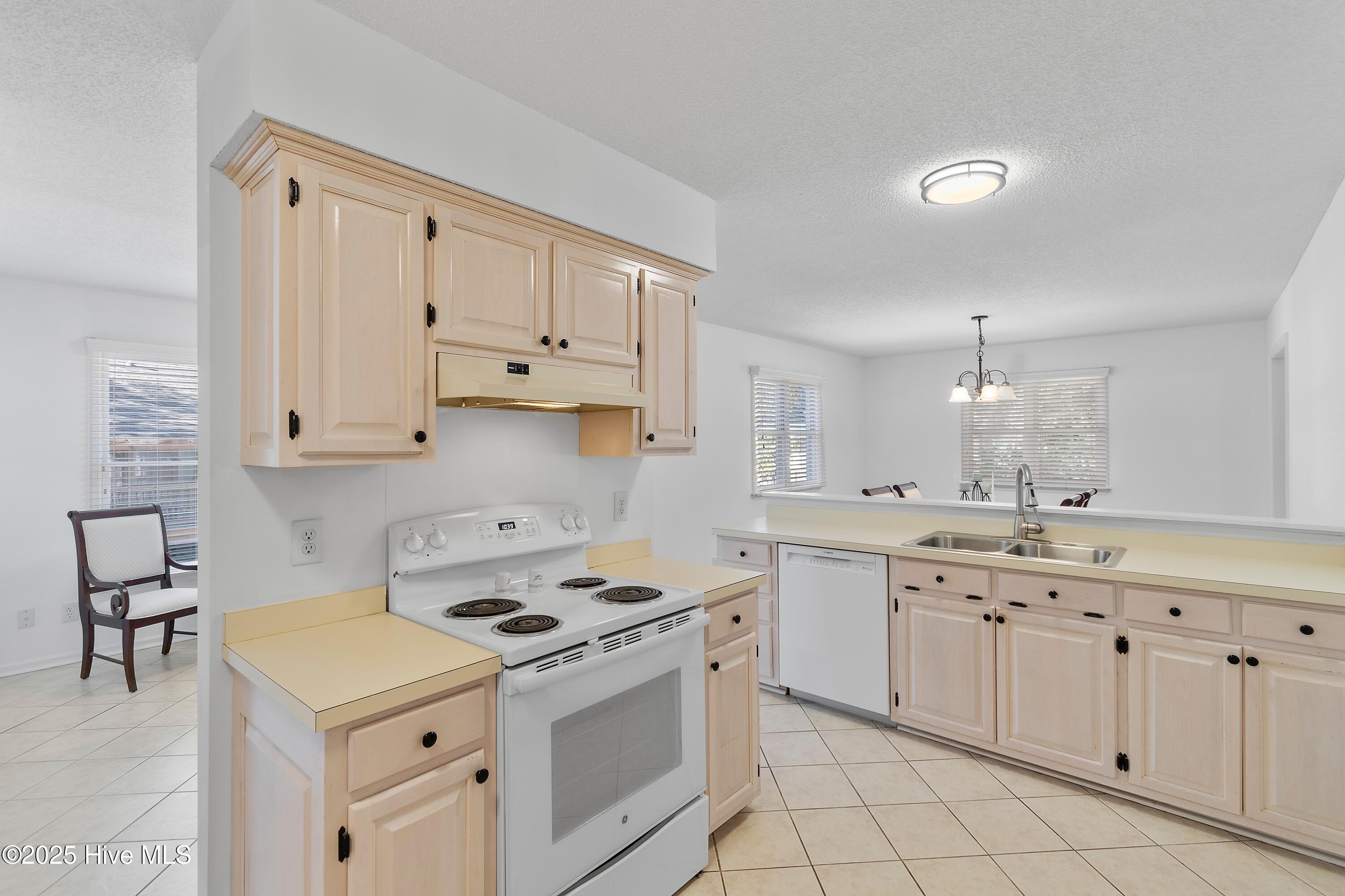 100539605 | Photo 11