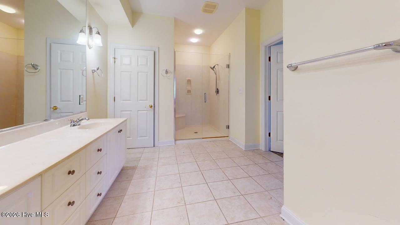 100568487 | Photo 19