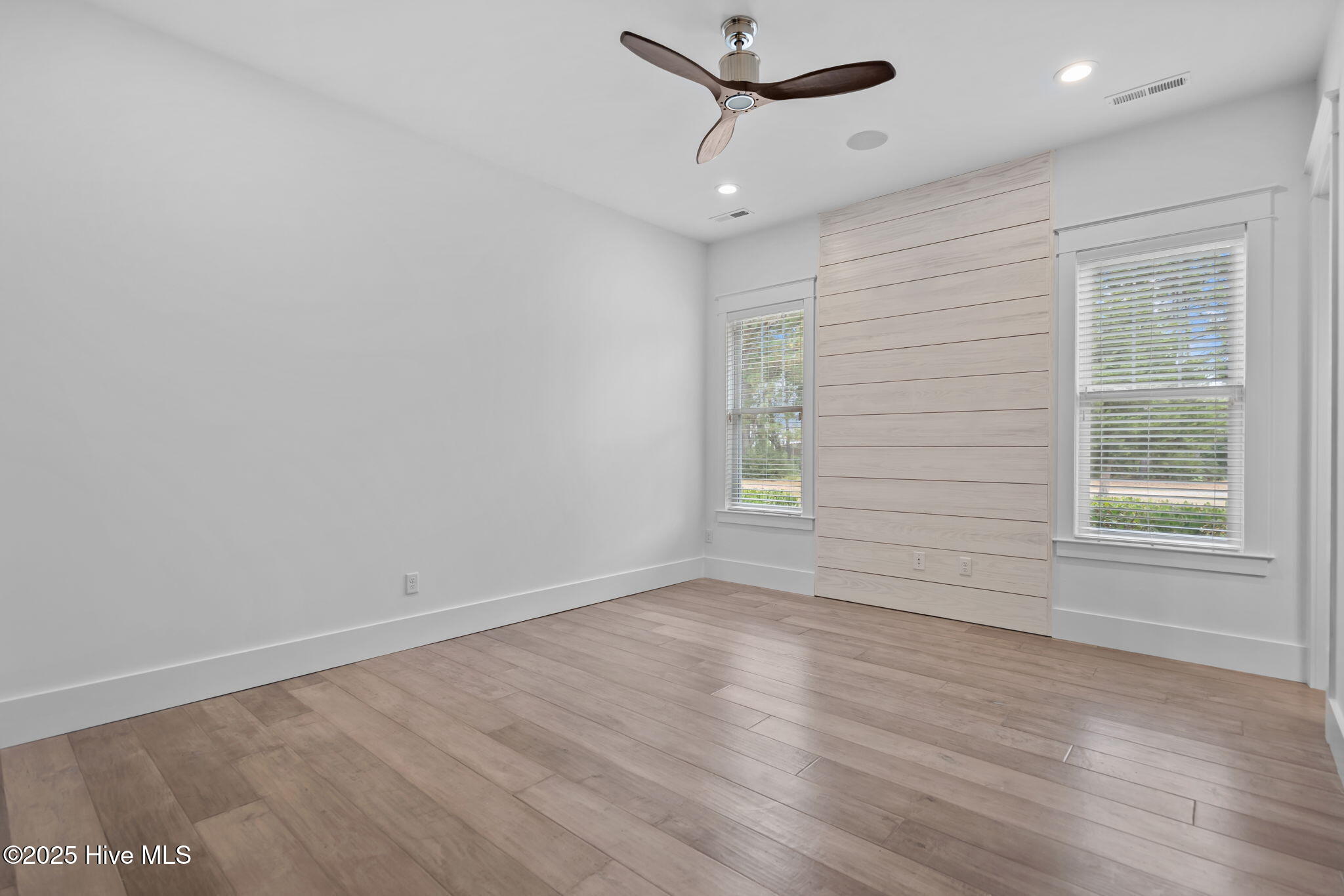 100532333 | Photo 49