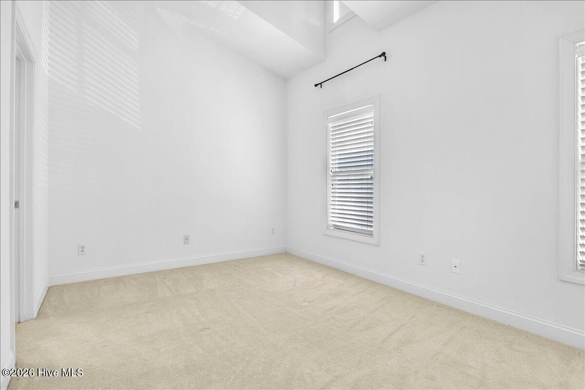 100567223 | Photo 26