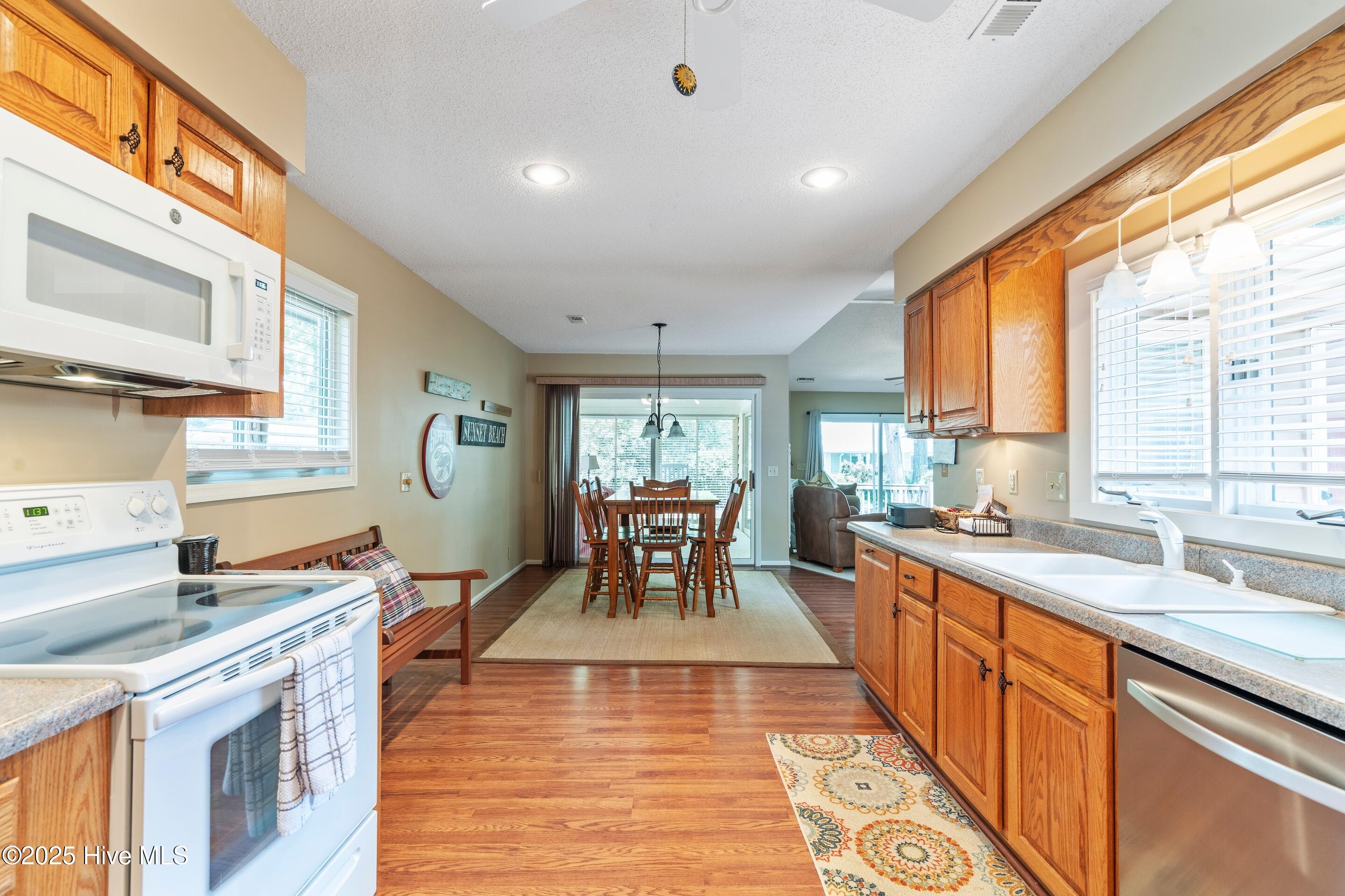 100517160 | Photo 31