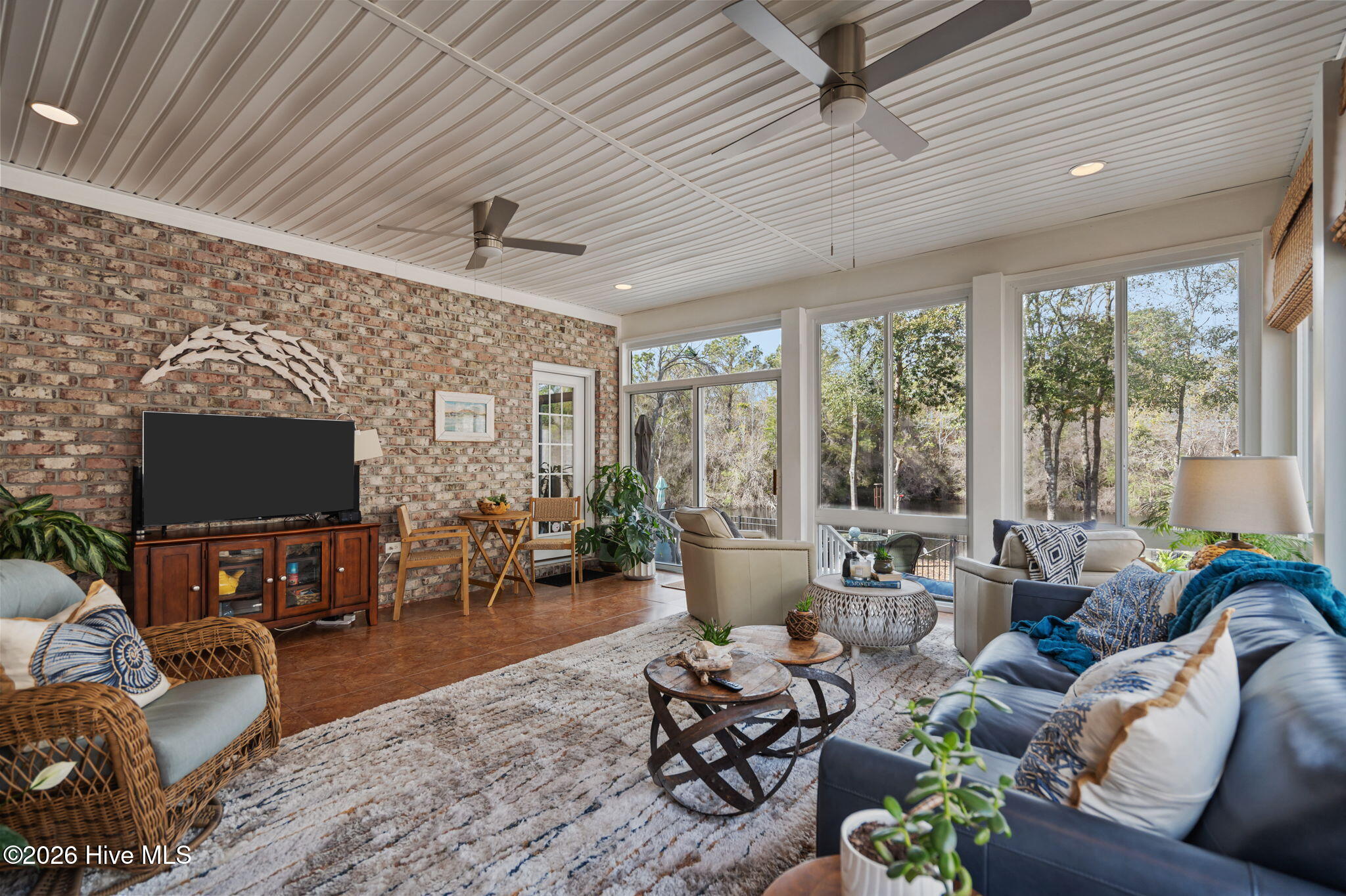 100562248 | Photo 21