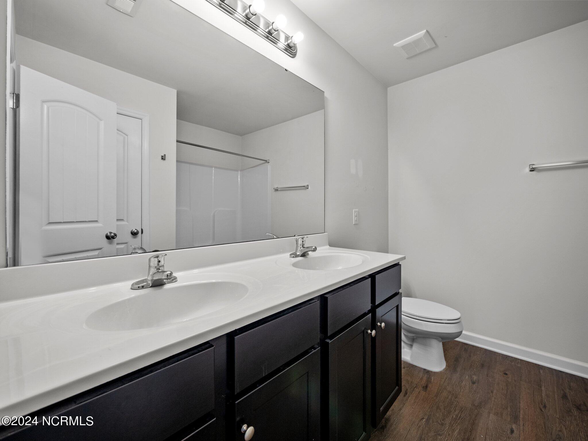 100567210 | Photo 16