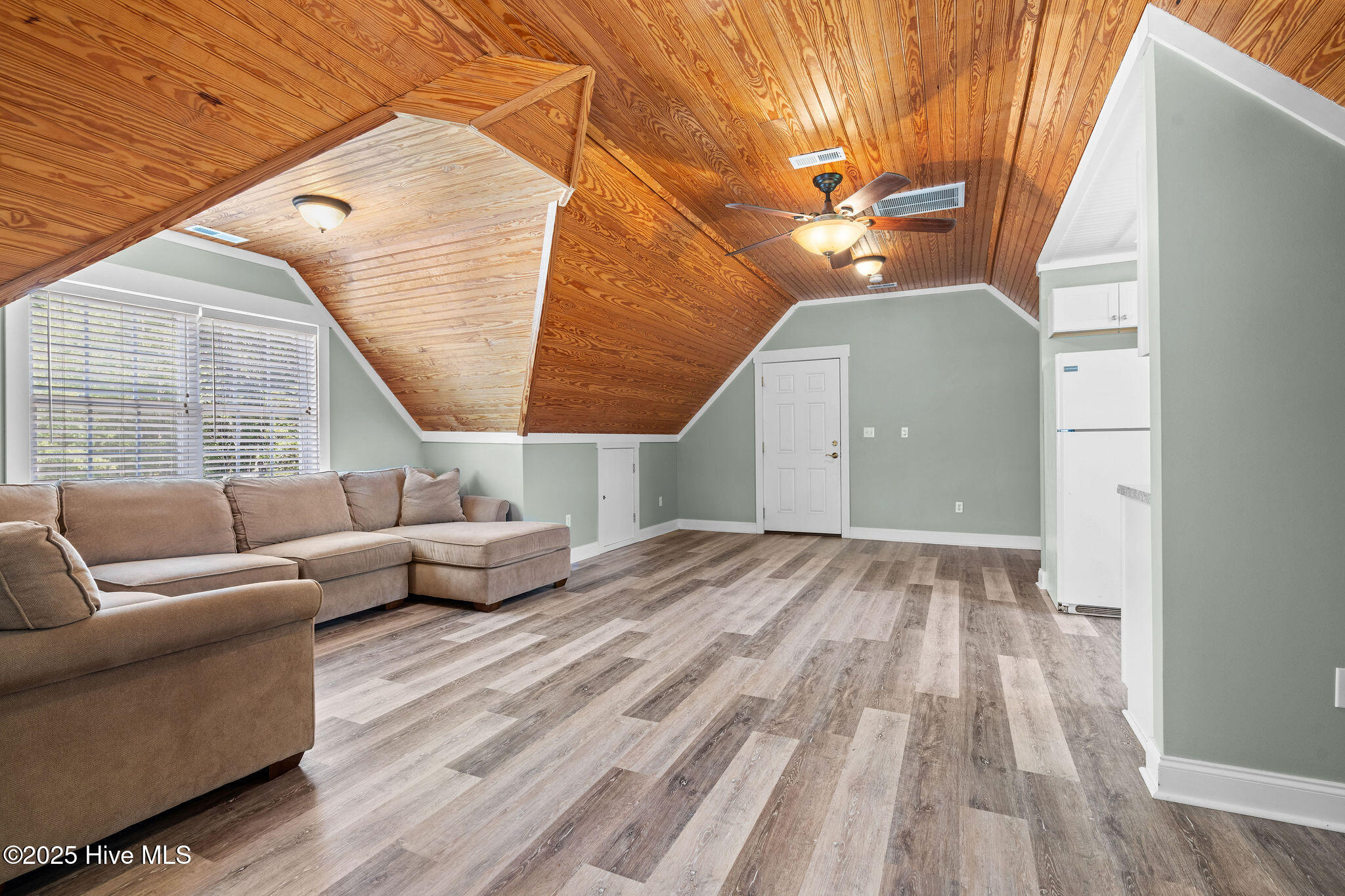 100526729 | Photo 70