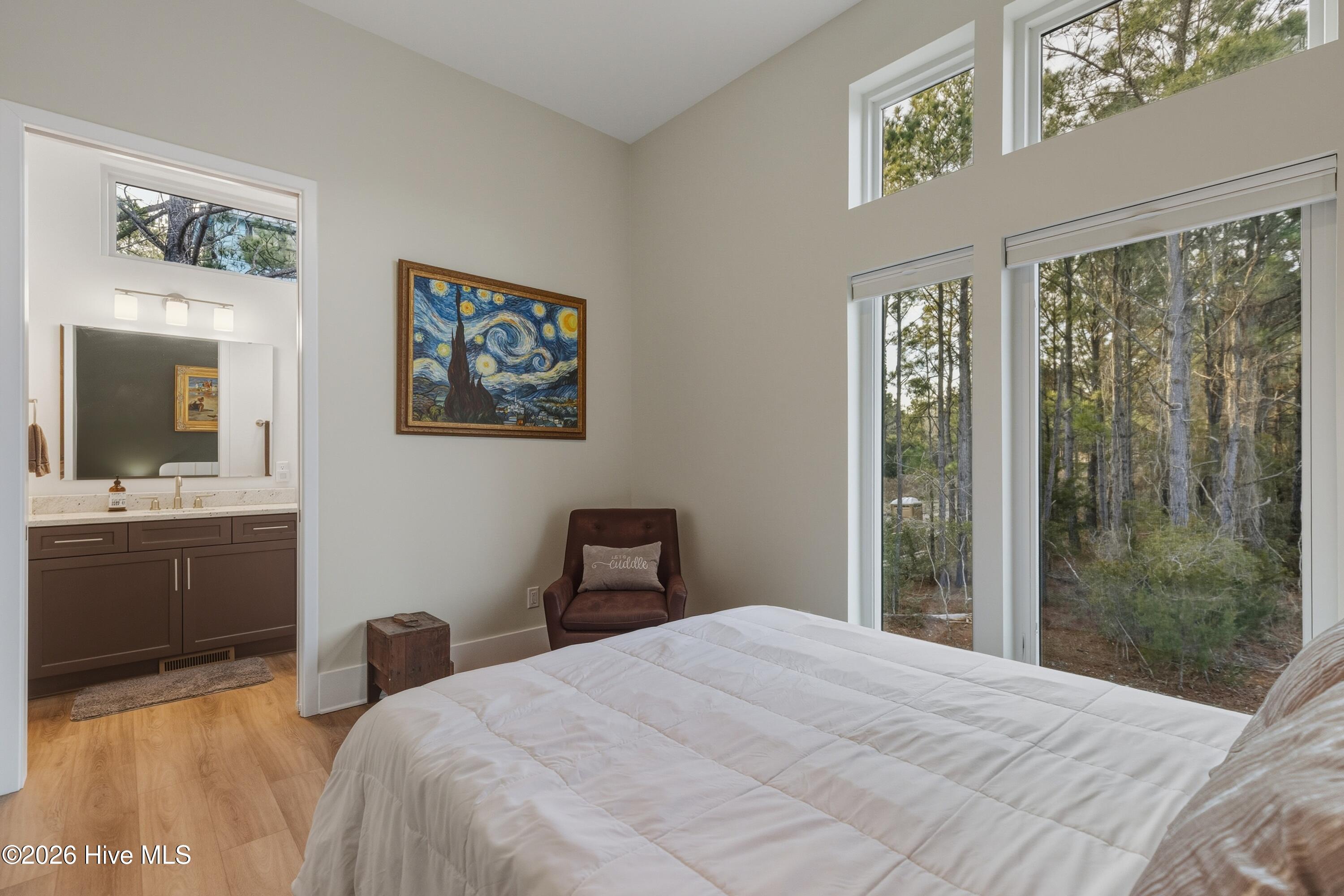 100554260 | Photo 40