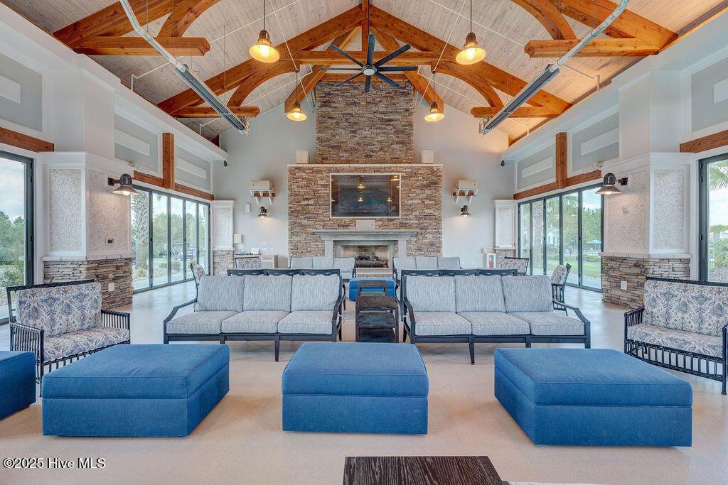 100529139 | Photo 72