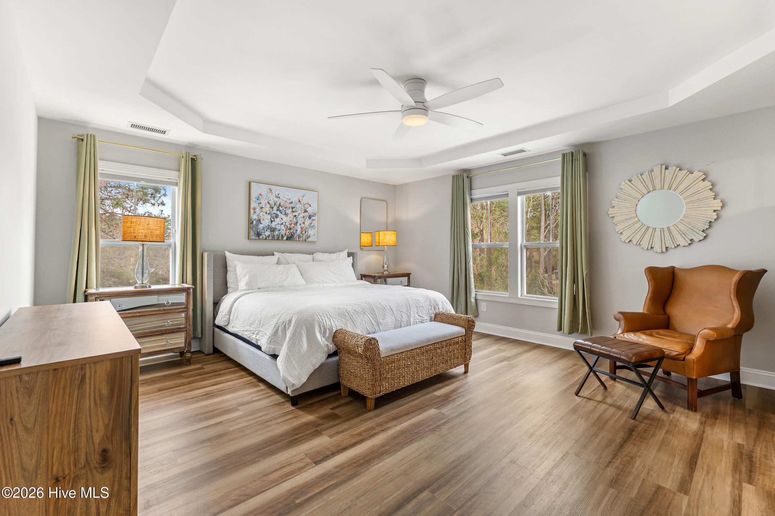 100557011 | Photo 22