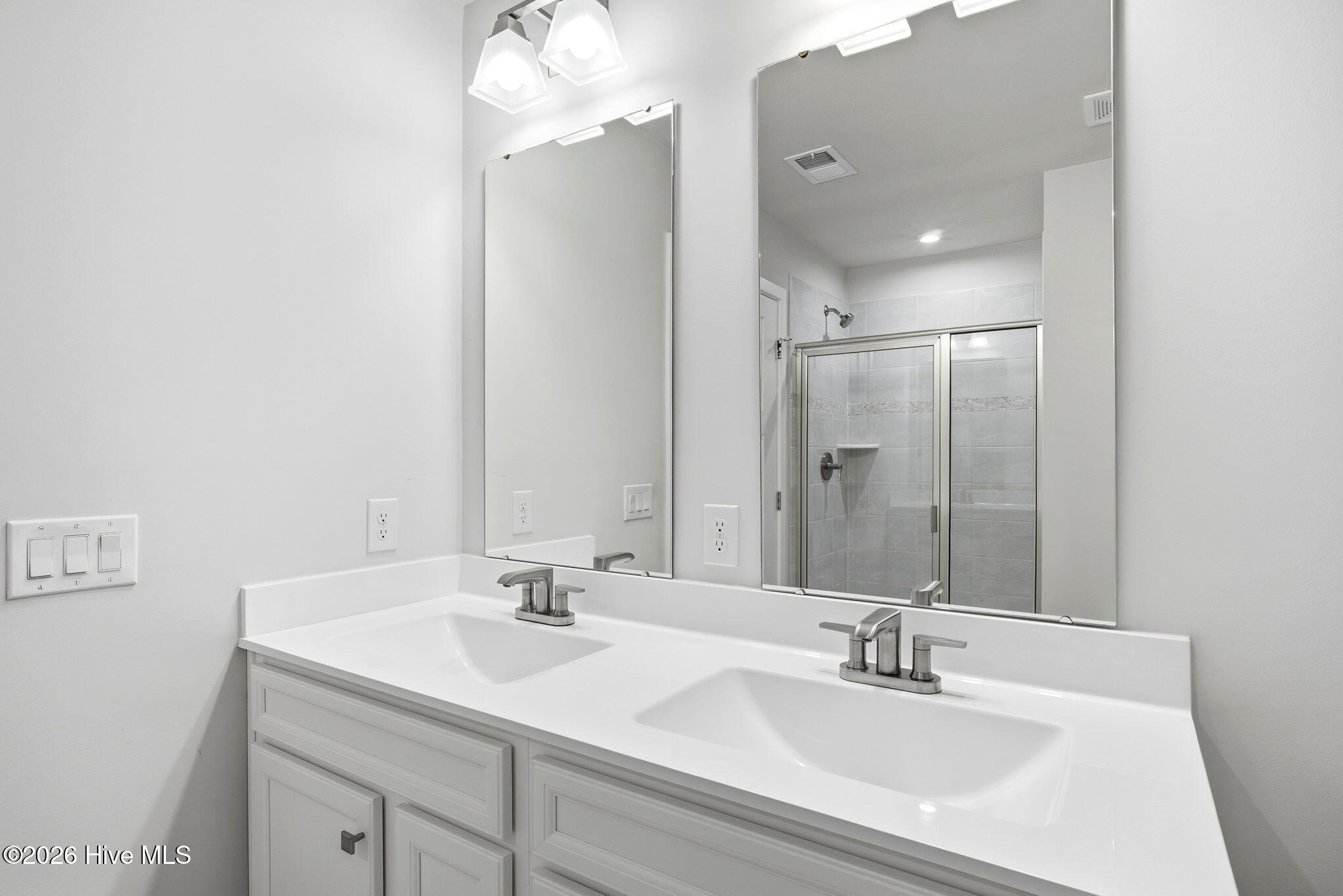 100554684 | Photo 12