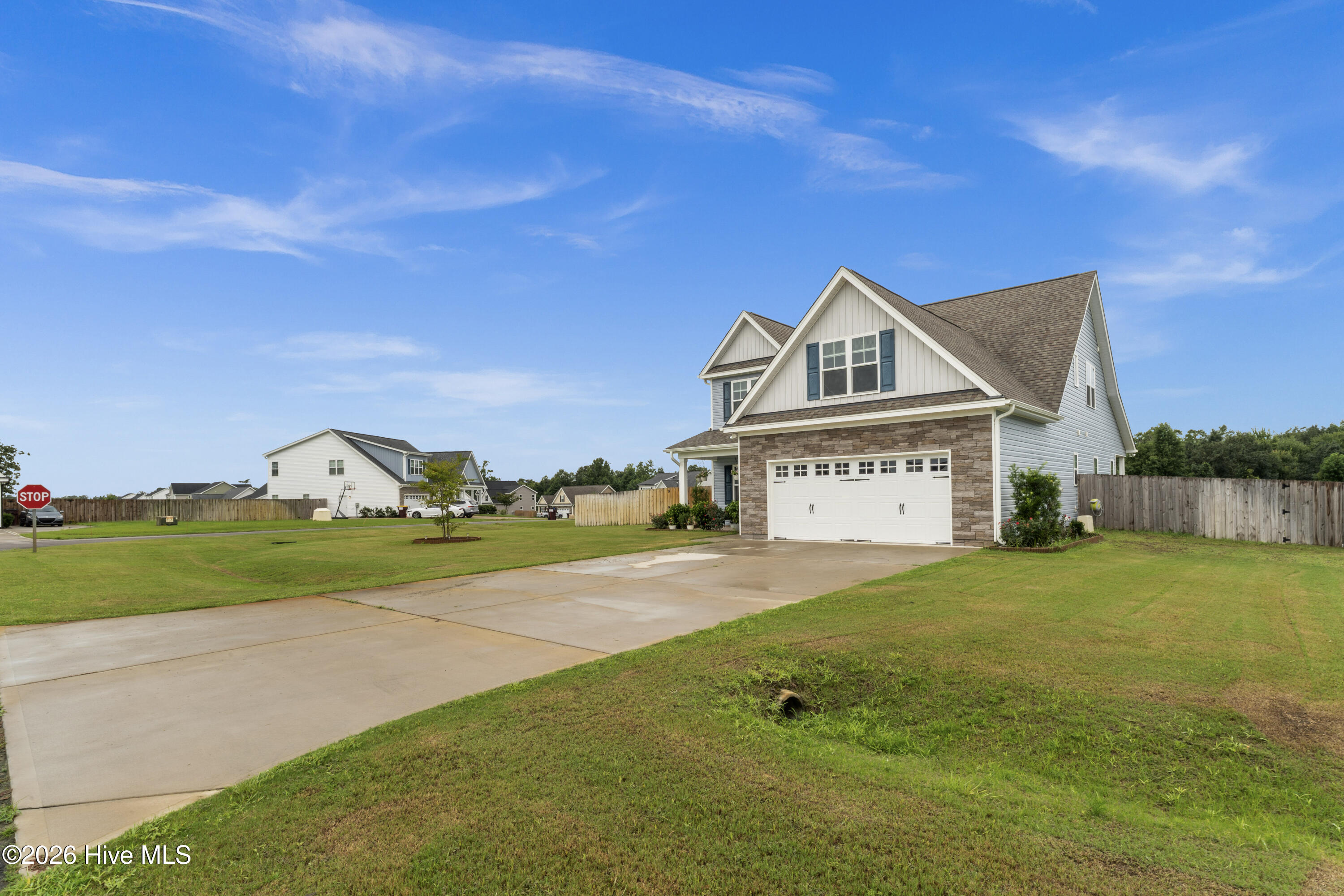 100569273 | Photo 51