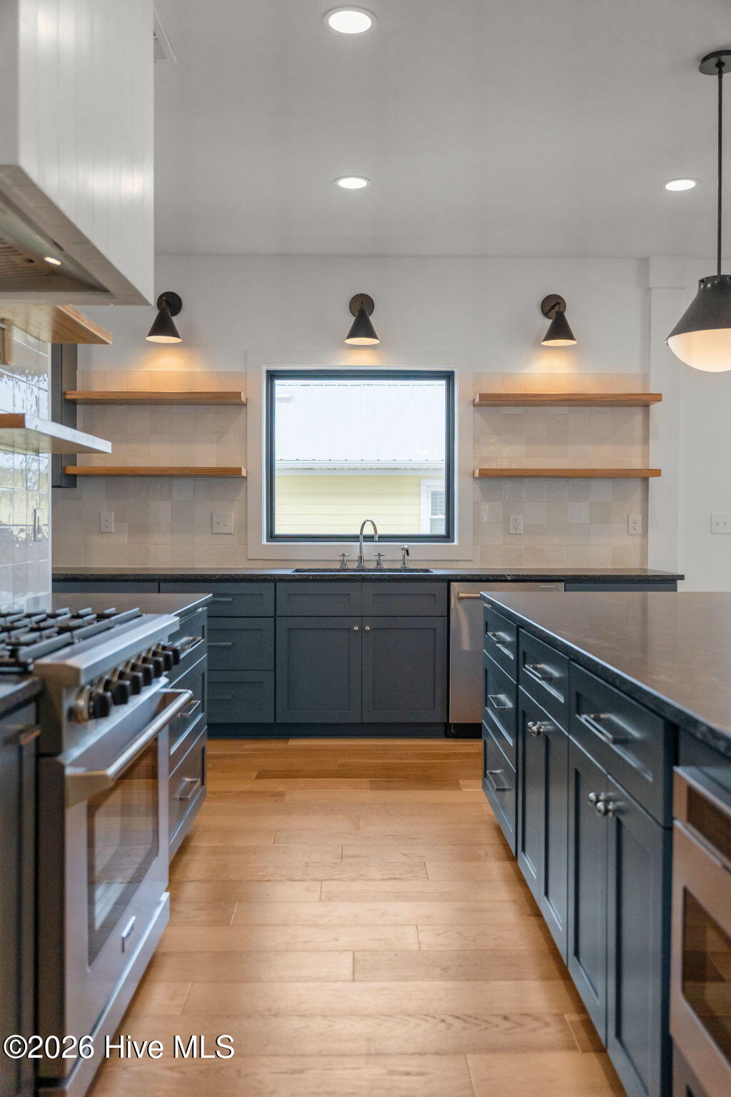 100553287 | Photo 16