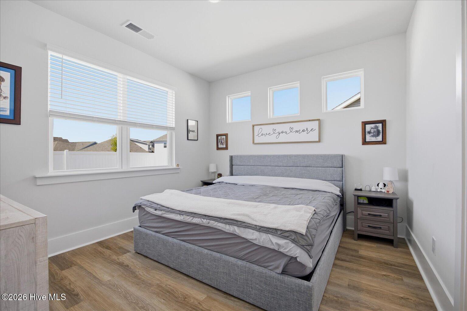 100568001 | Photo 33