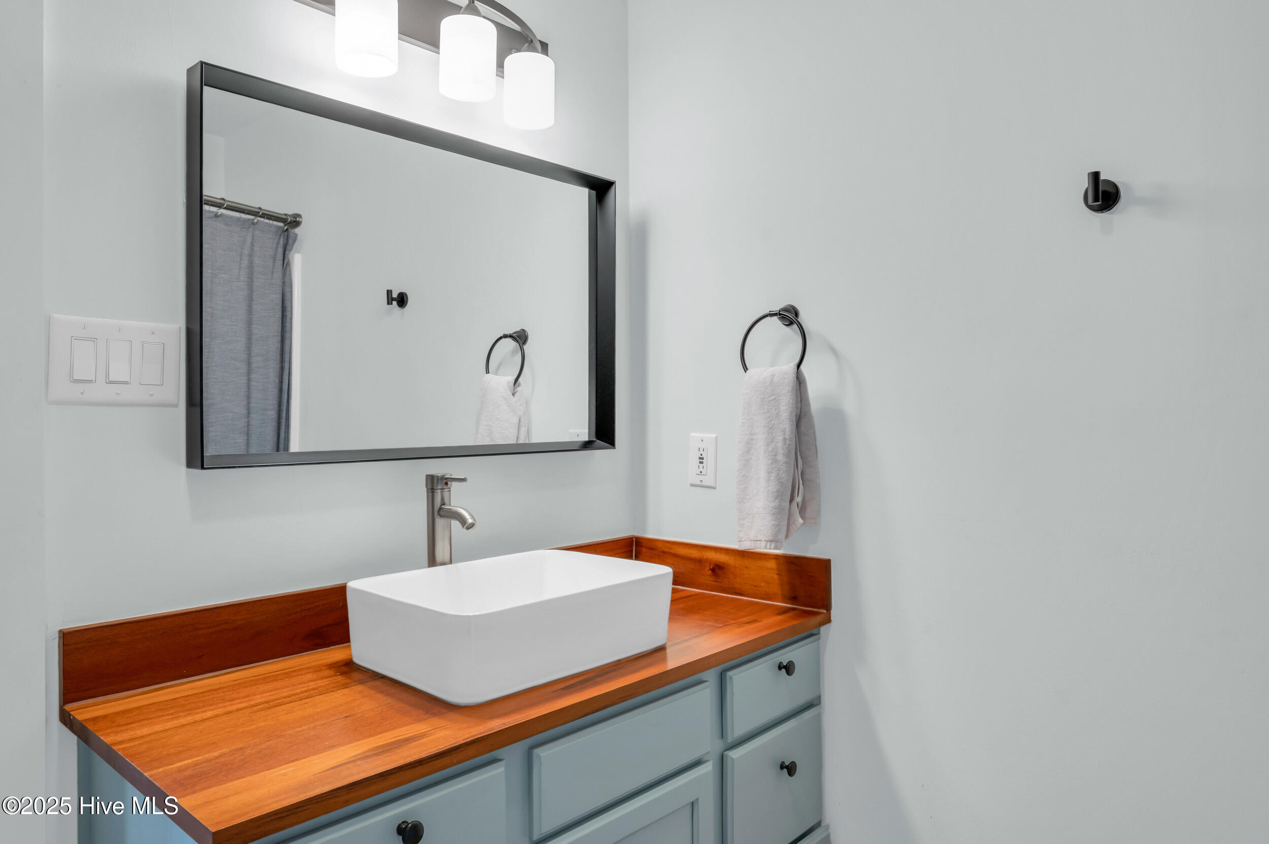 100557973 | Photo 11