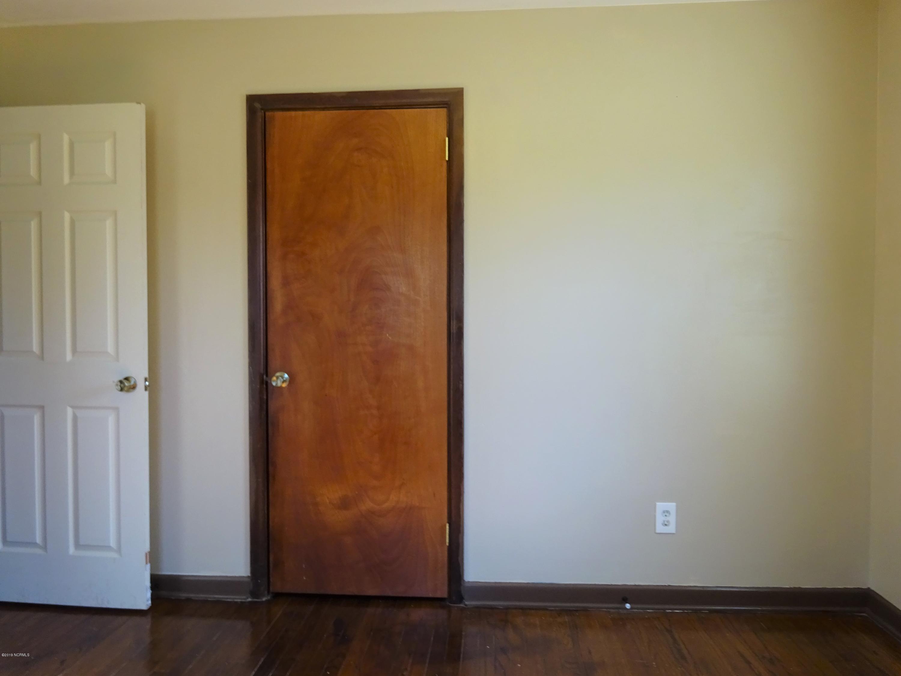 100561303 | Photo 13