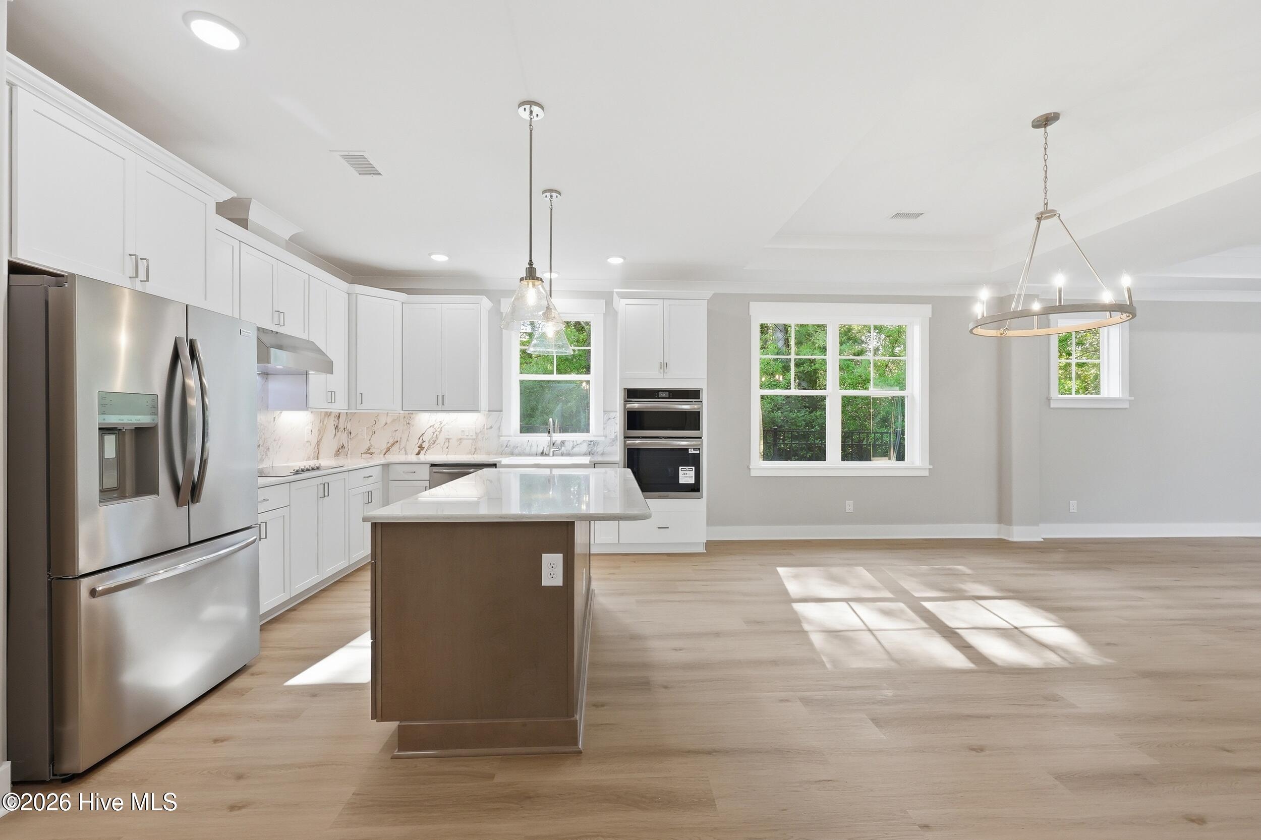 100548658 | Photo 11