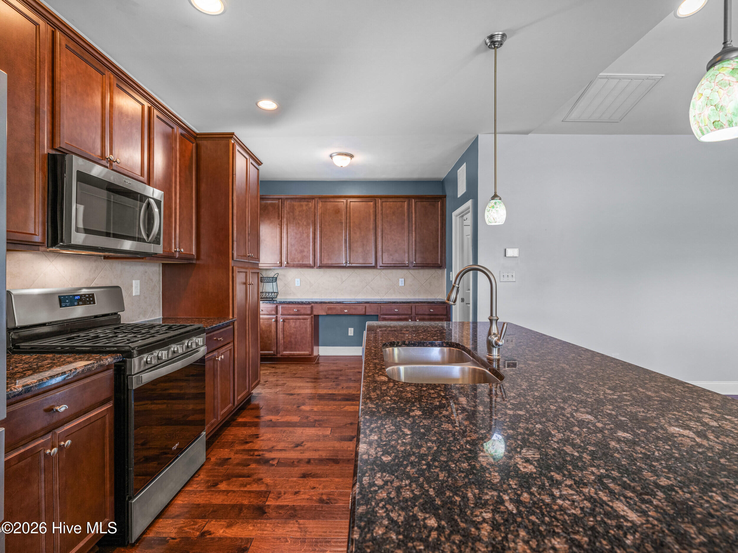 100567320 | Photo 15