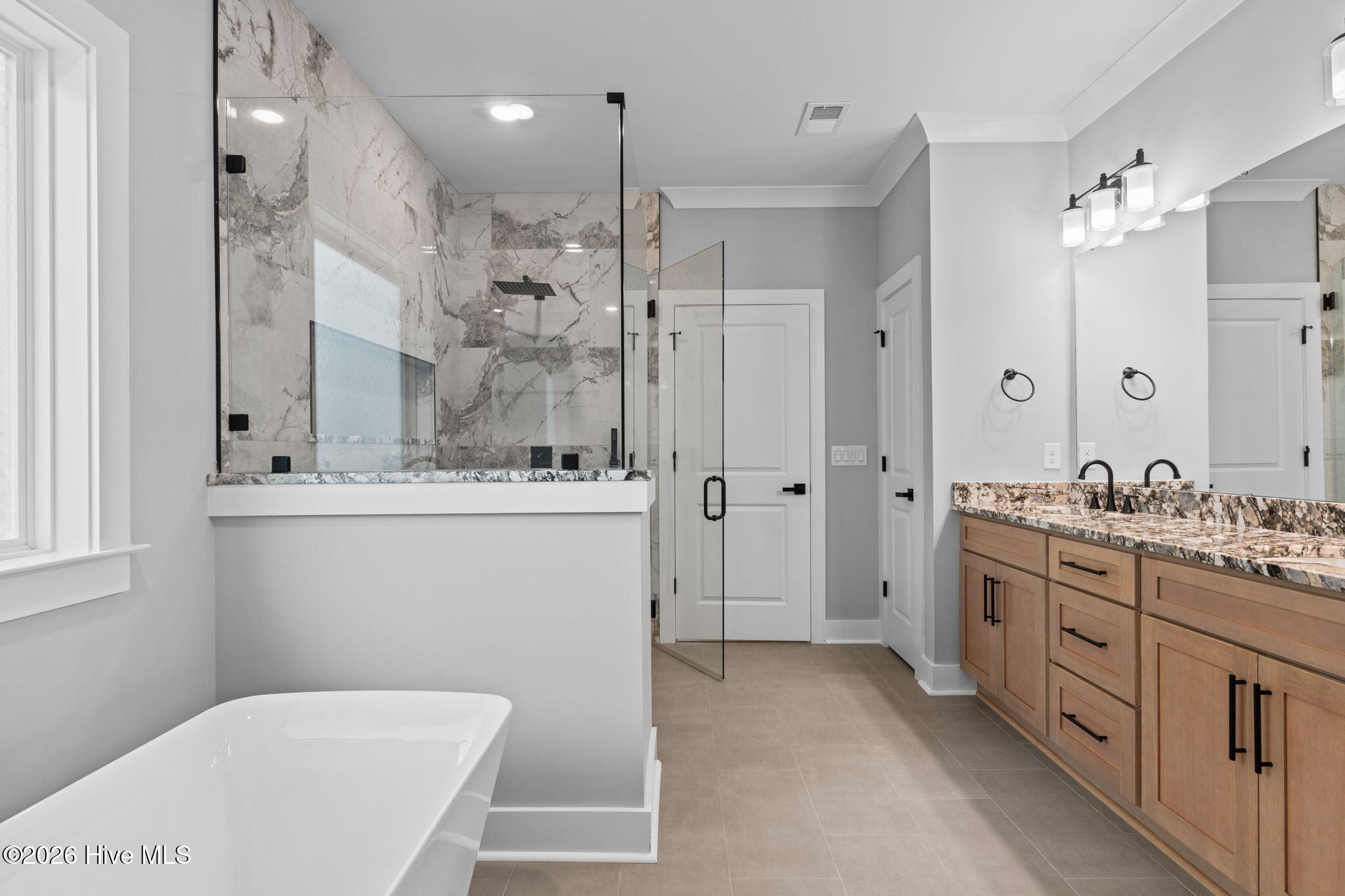 100557701 | Photo 29