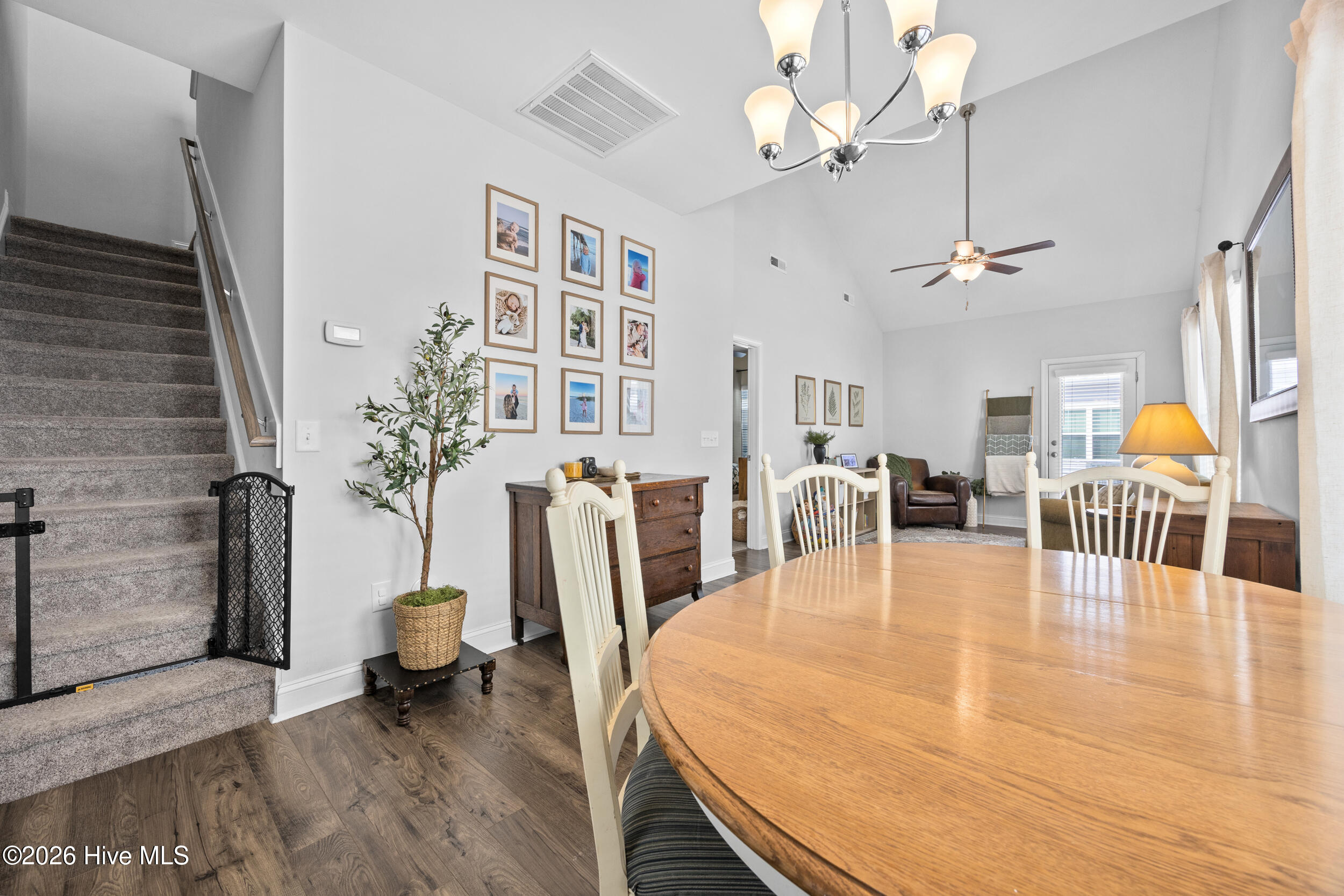 100555310 | Photo 10