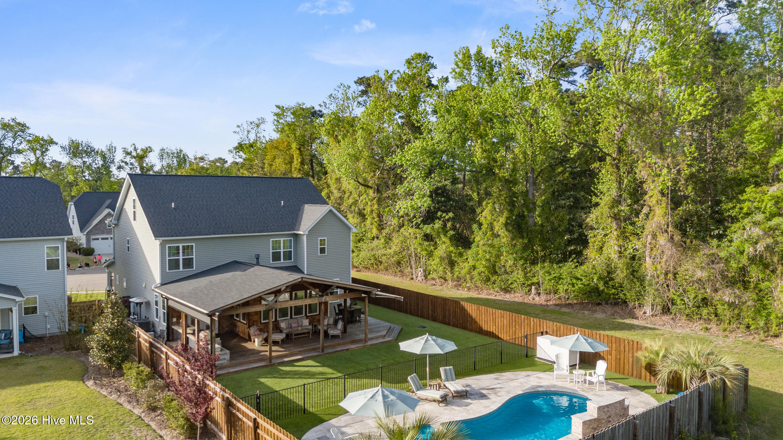 100566940 | Photo 83