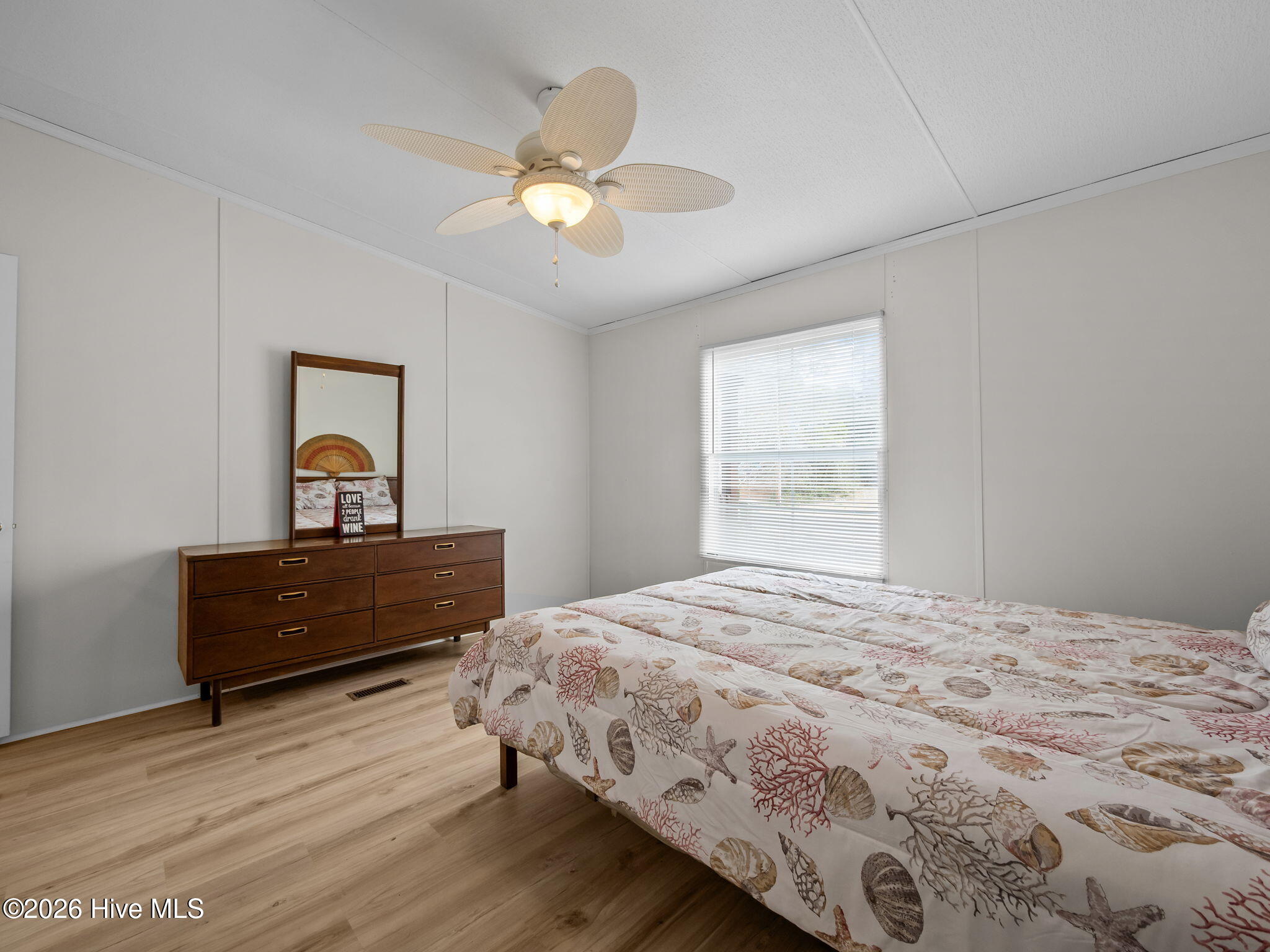 100548525 | Photo 27