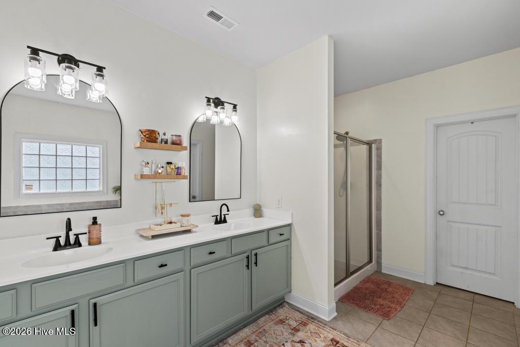 100562207 | Photo 27