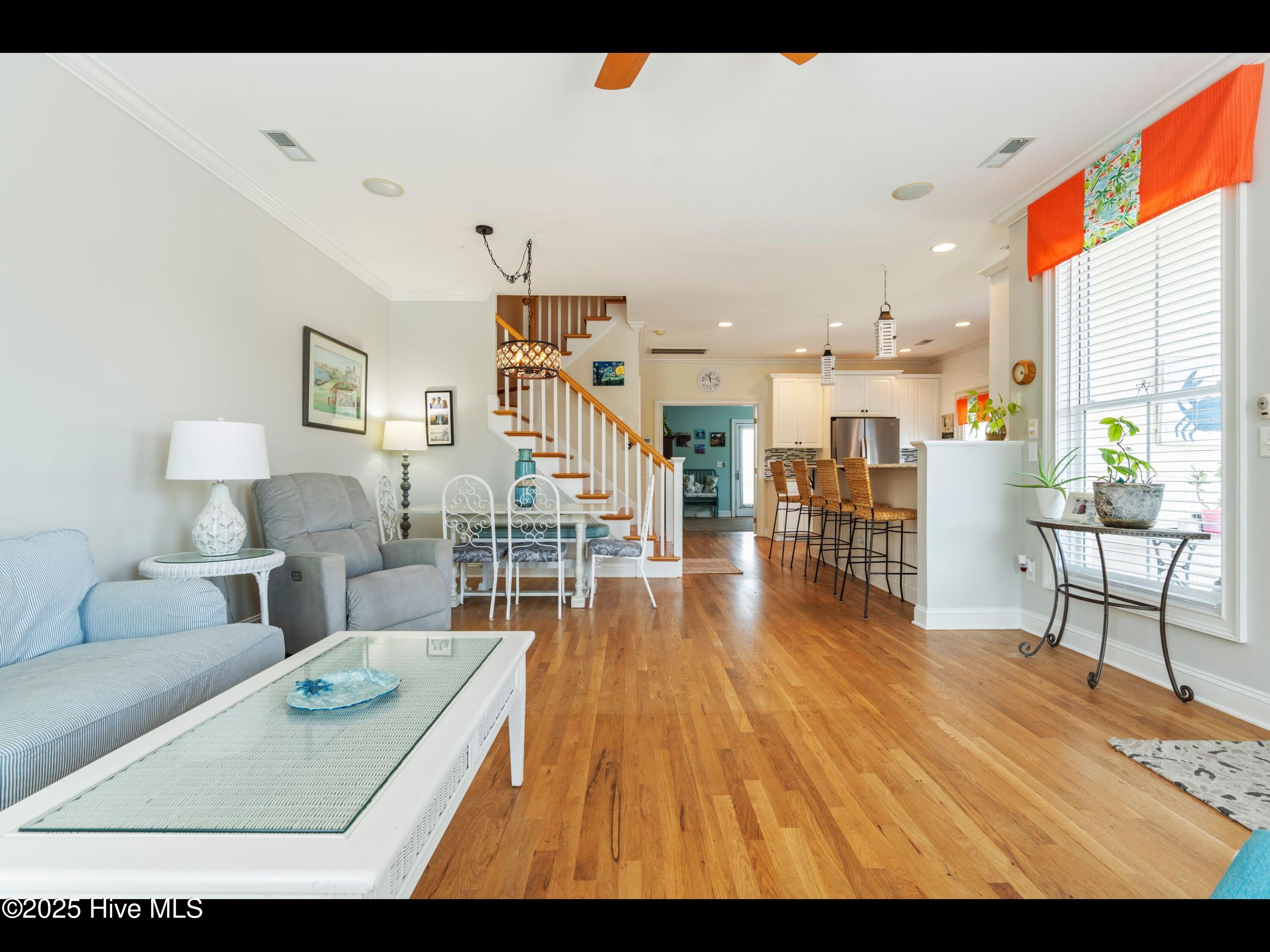 100511839 | Photo 30