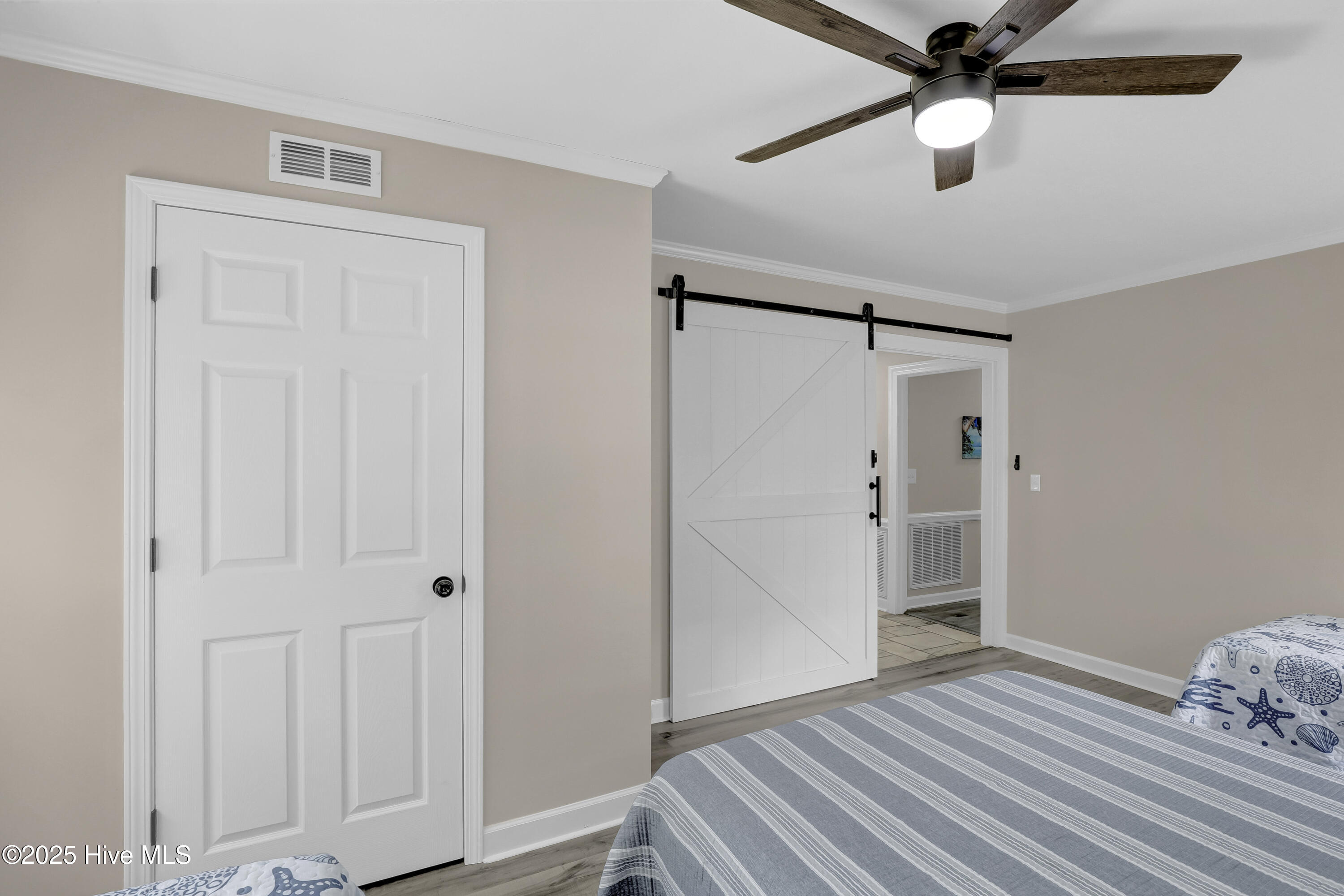 100566321 | Photo 25