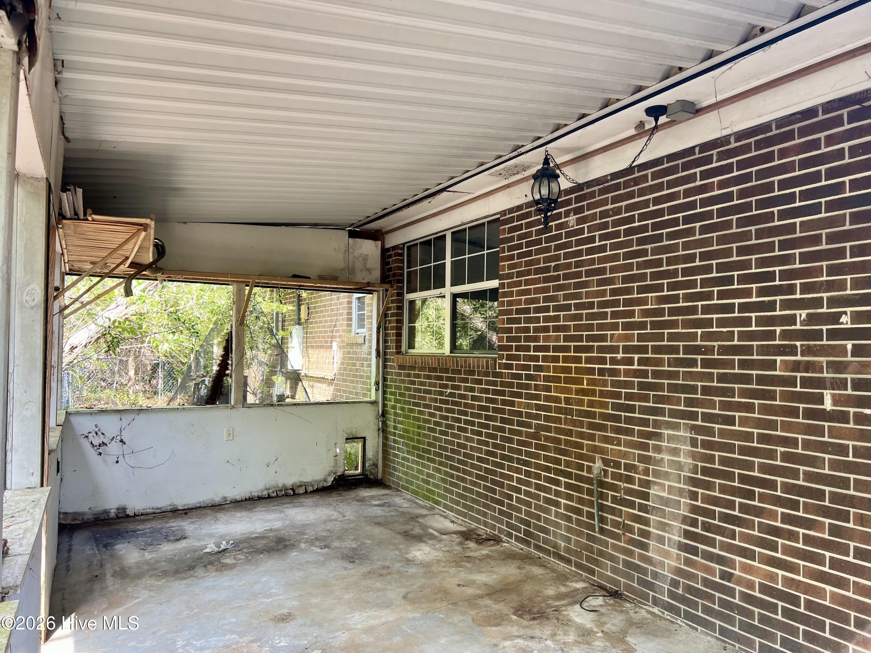 100562853 | Photo 26