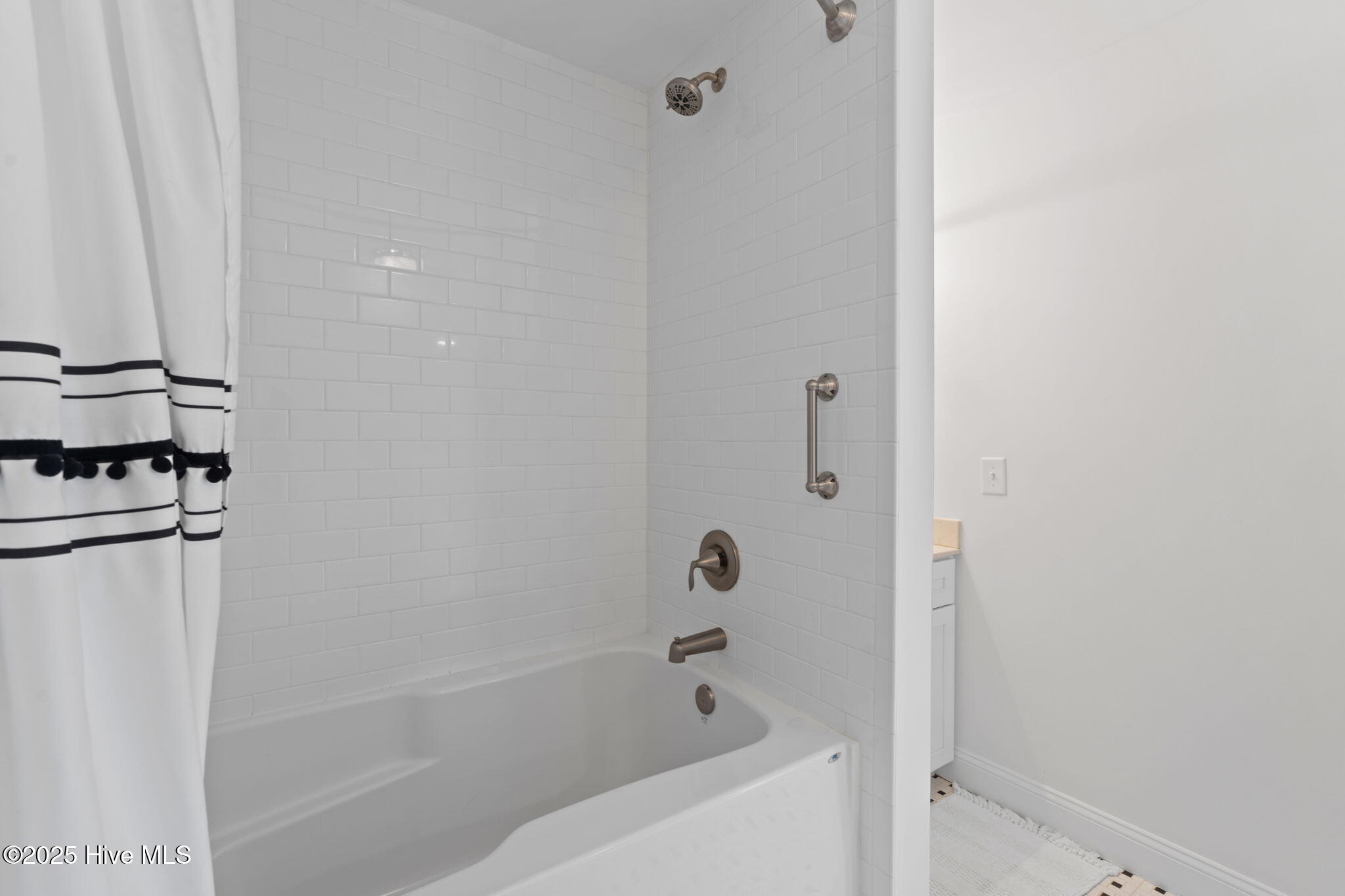 100532717 | Photo 50