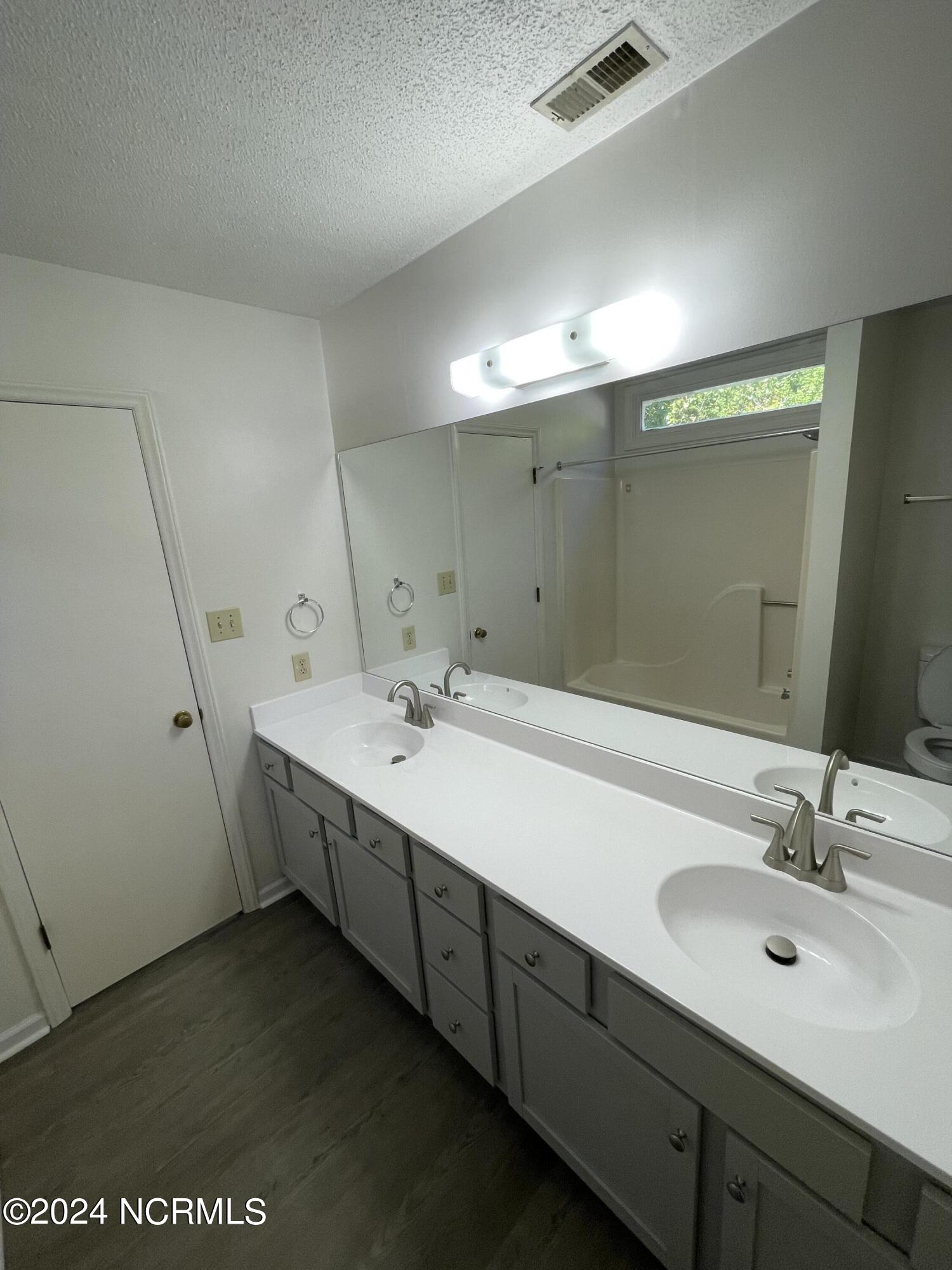 100544416 | Photo 18