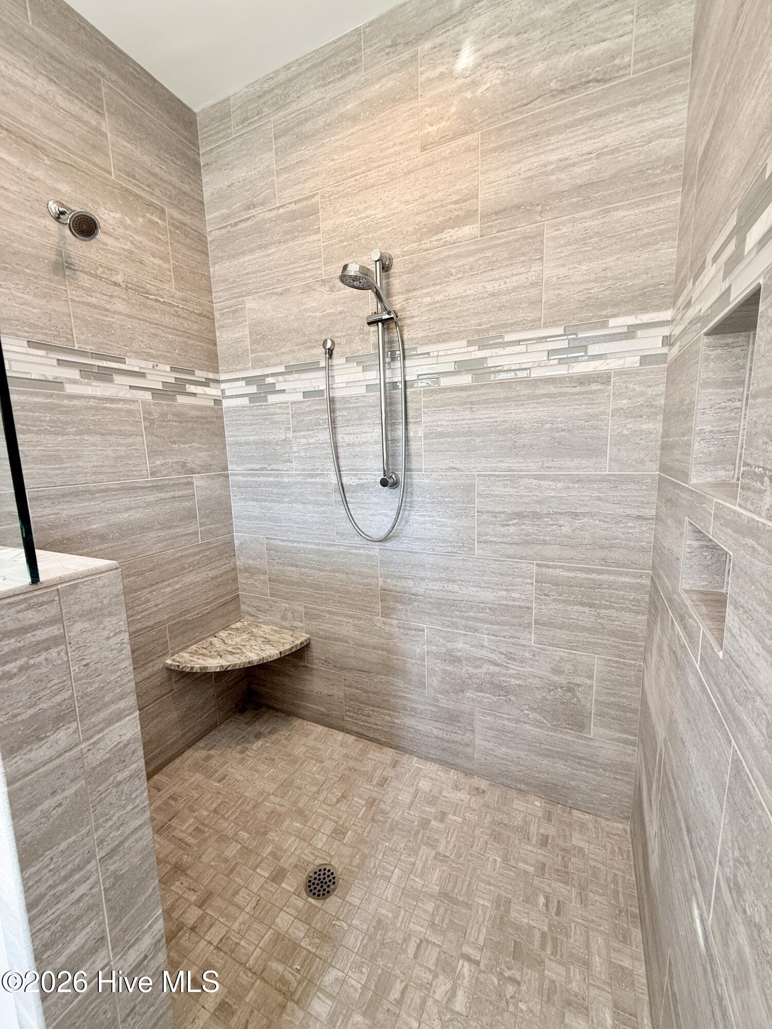 100564969 | Photo 18