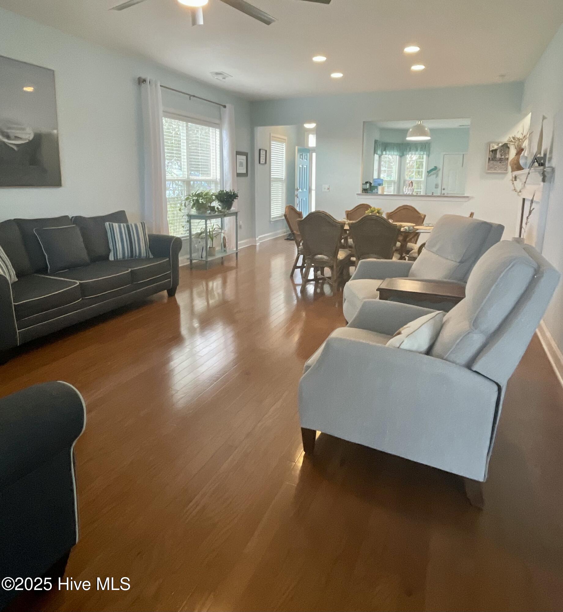 100534104 | Photo 11