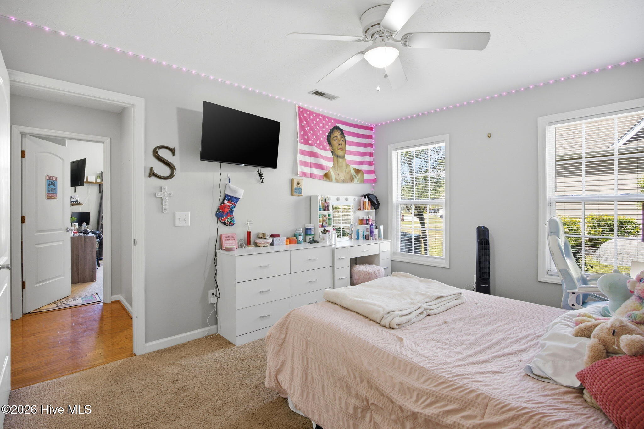 100567887 | Photo 26