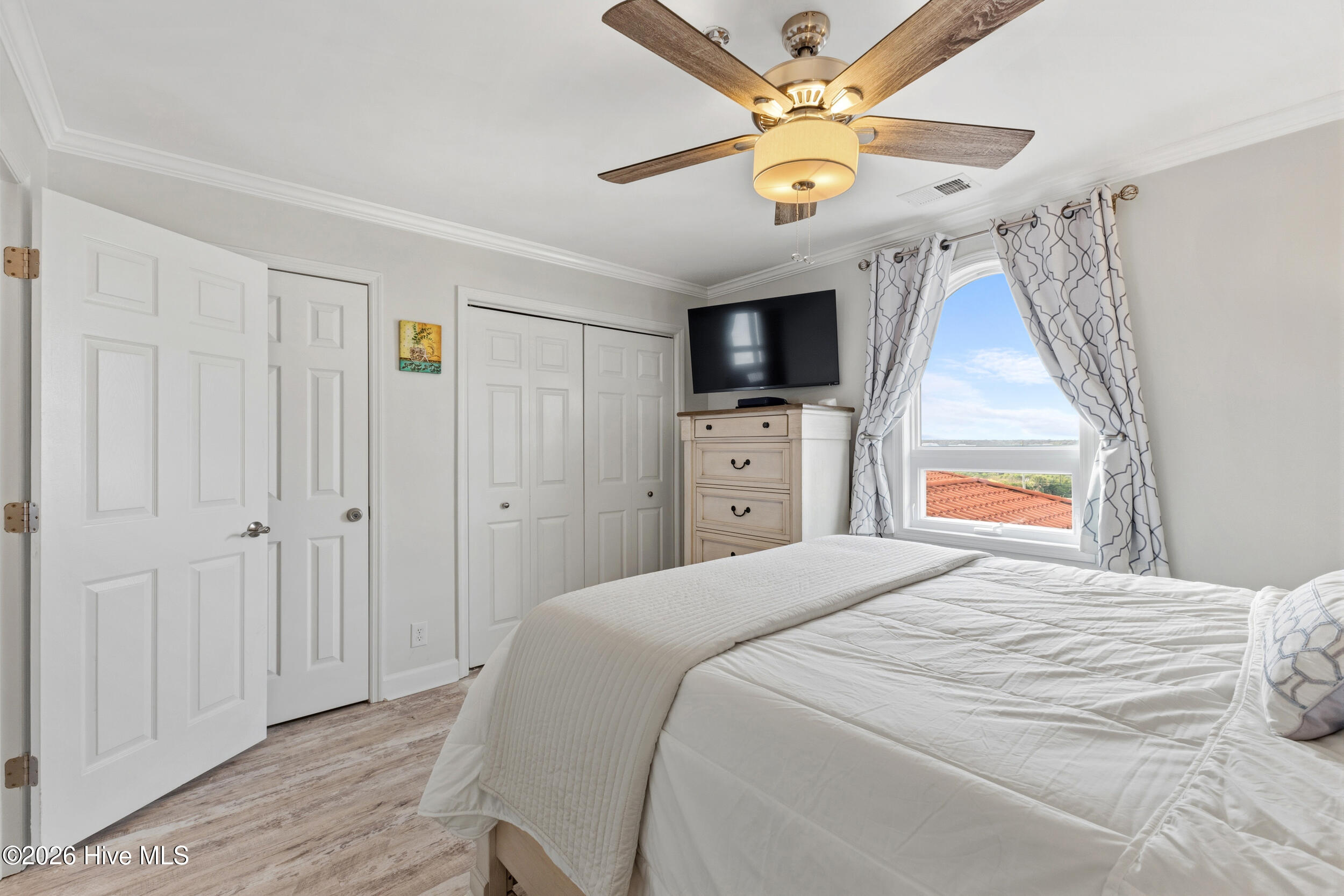 100566139 | Photo 18