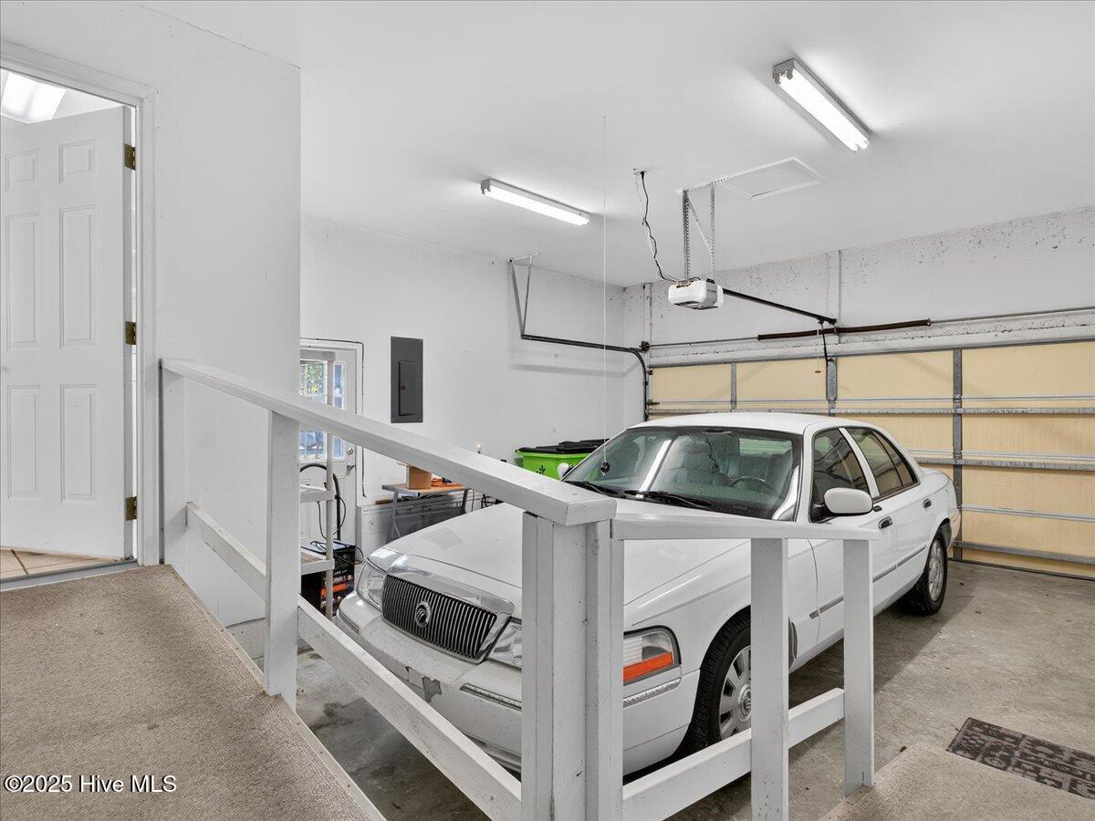 100537242 | Photo 42