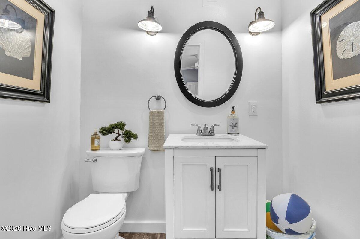 100564665 | Photo 51