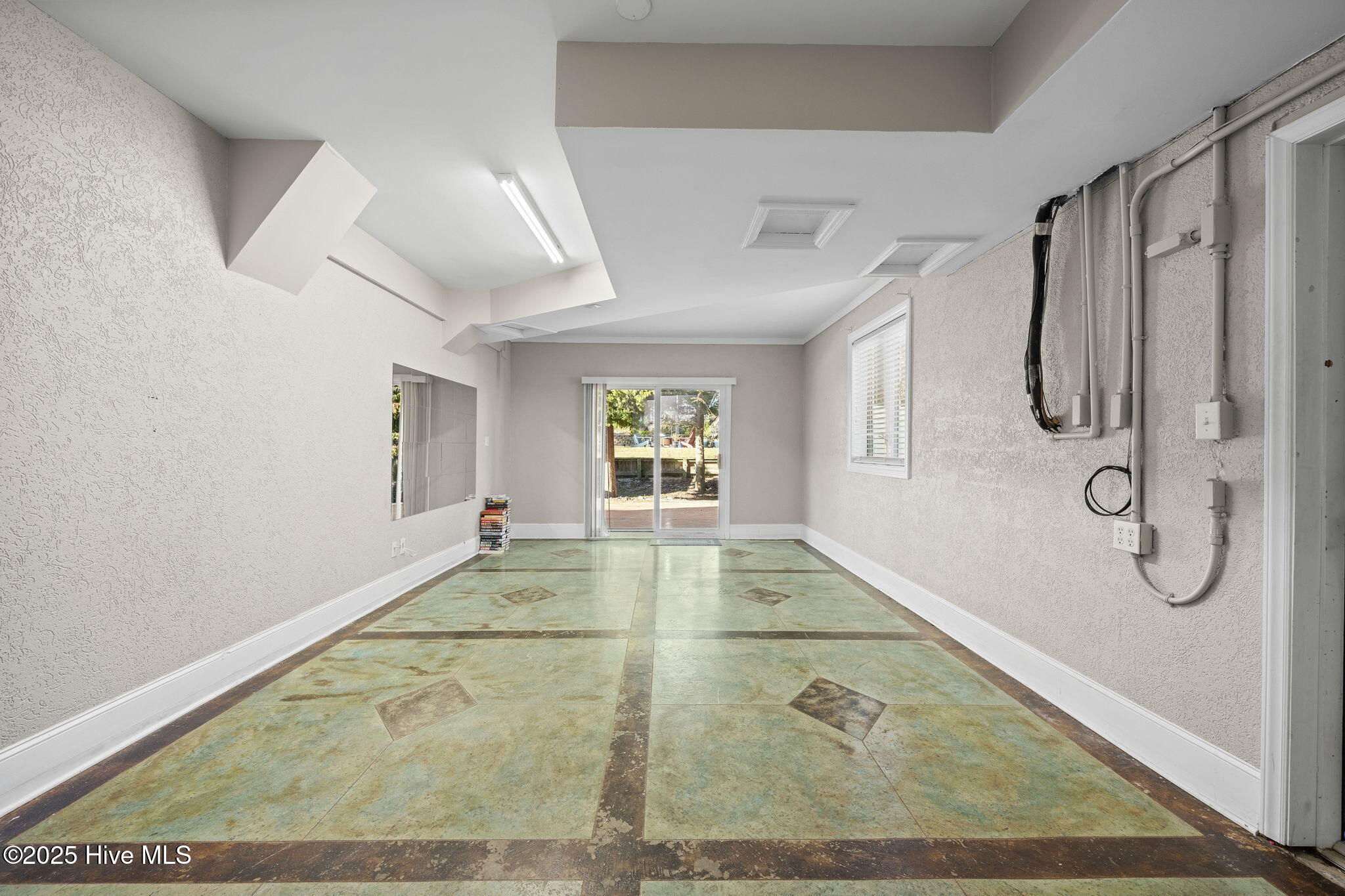 100542454 | Photo 52