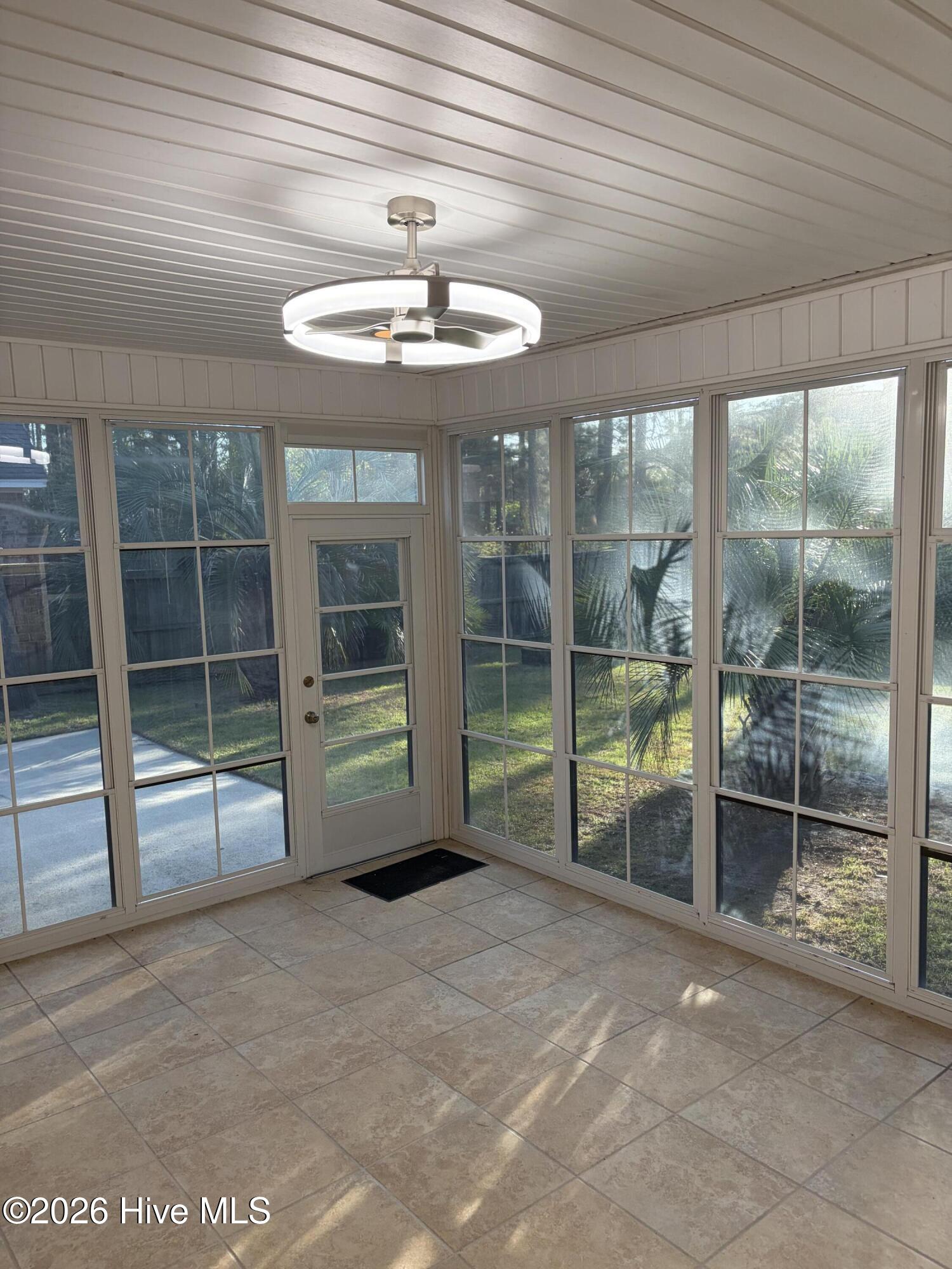 100541954 | Photo 22