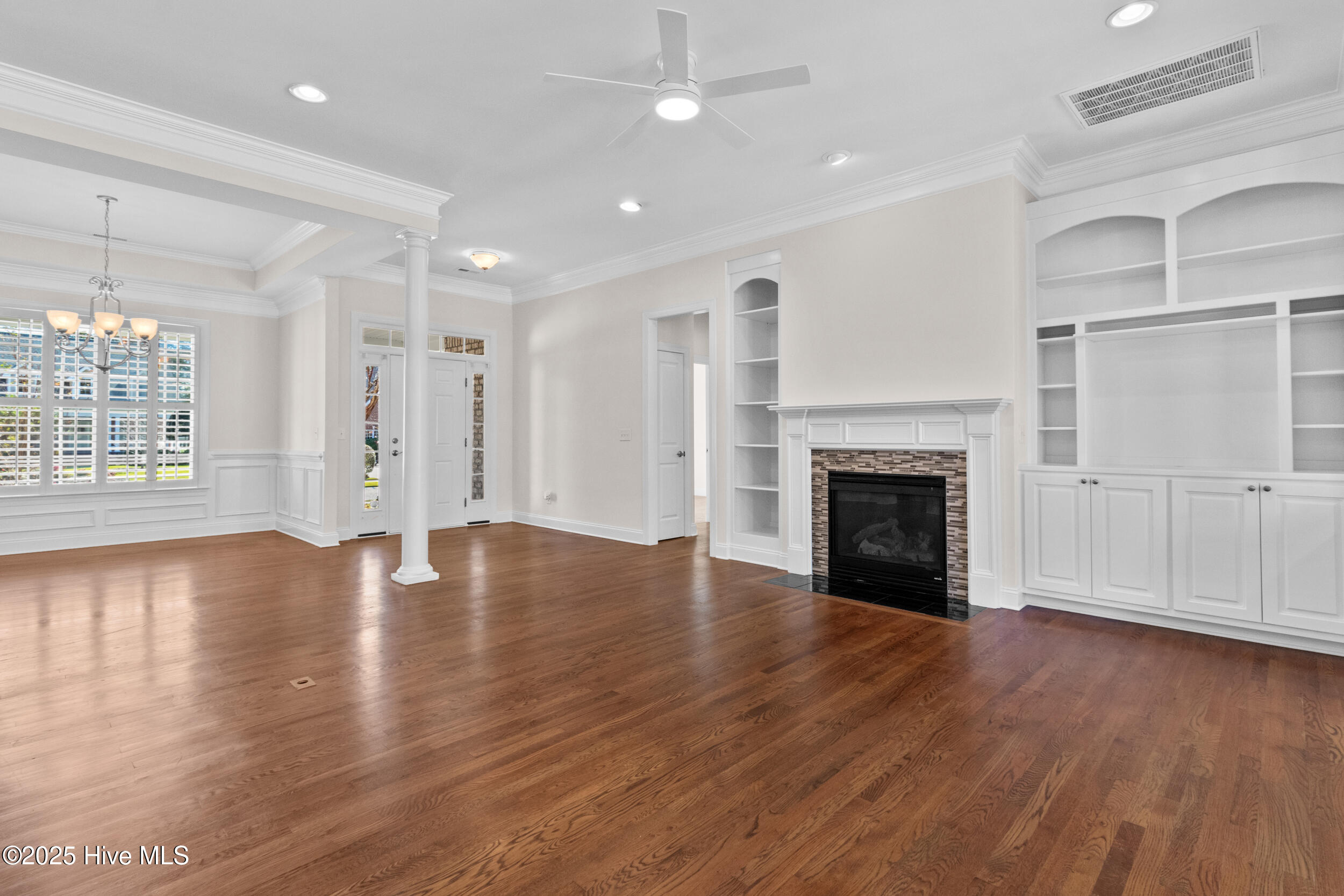 100541482 | Photo 11