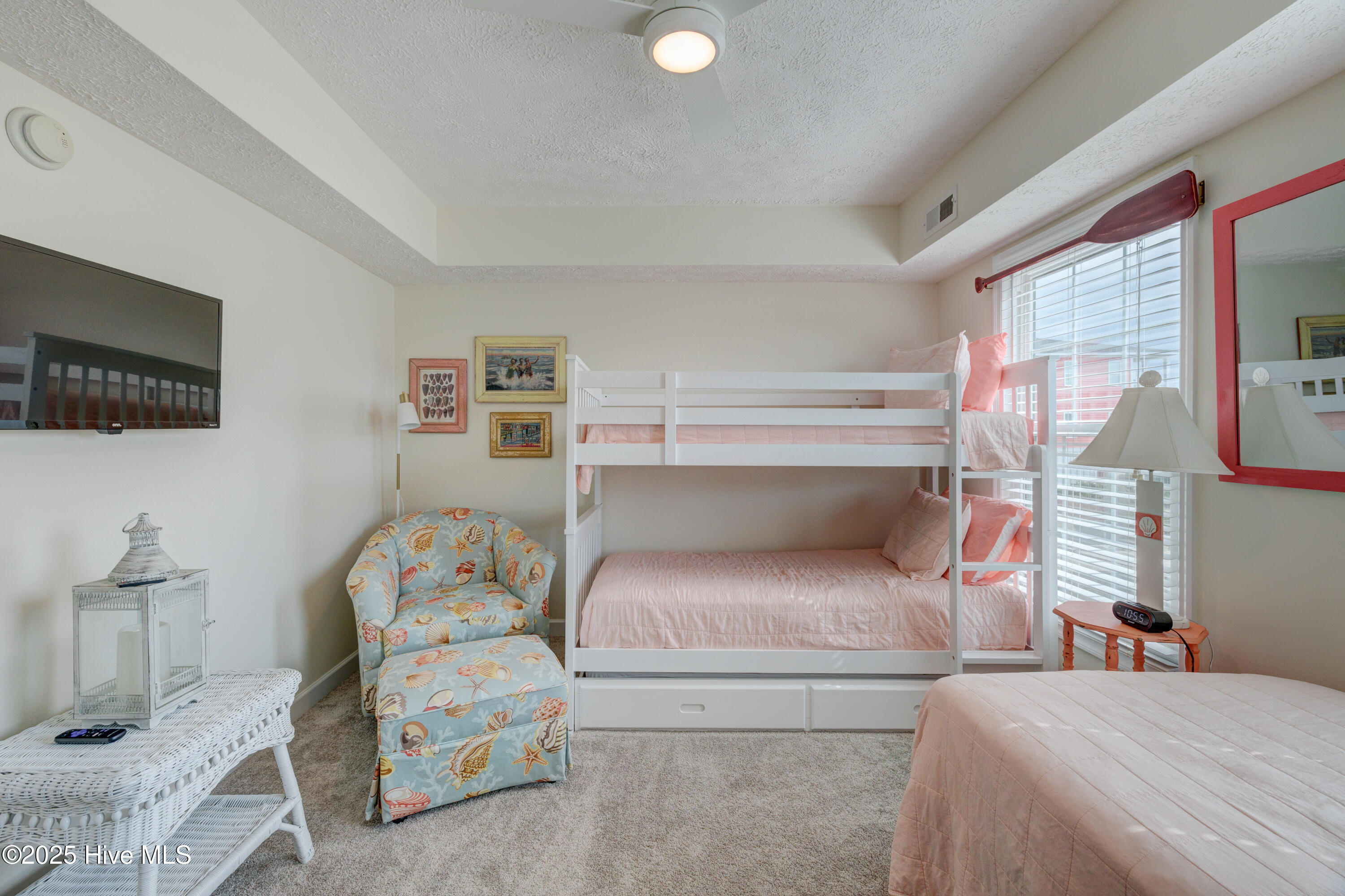 100498855 | Photo 25