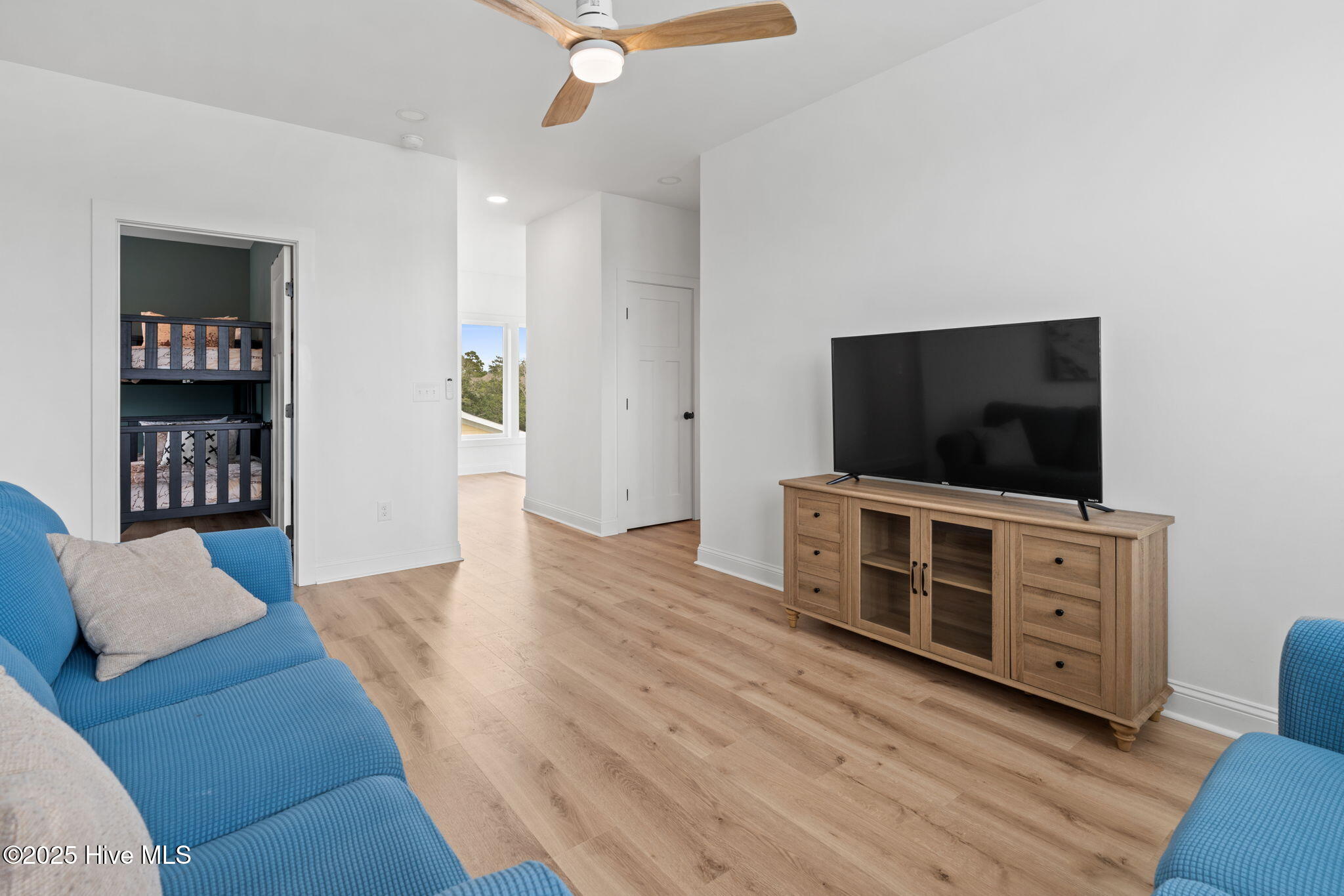 100548634 | Photo 31