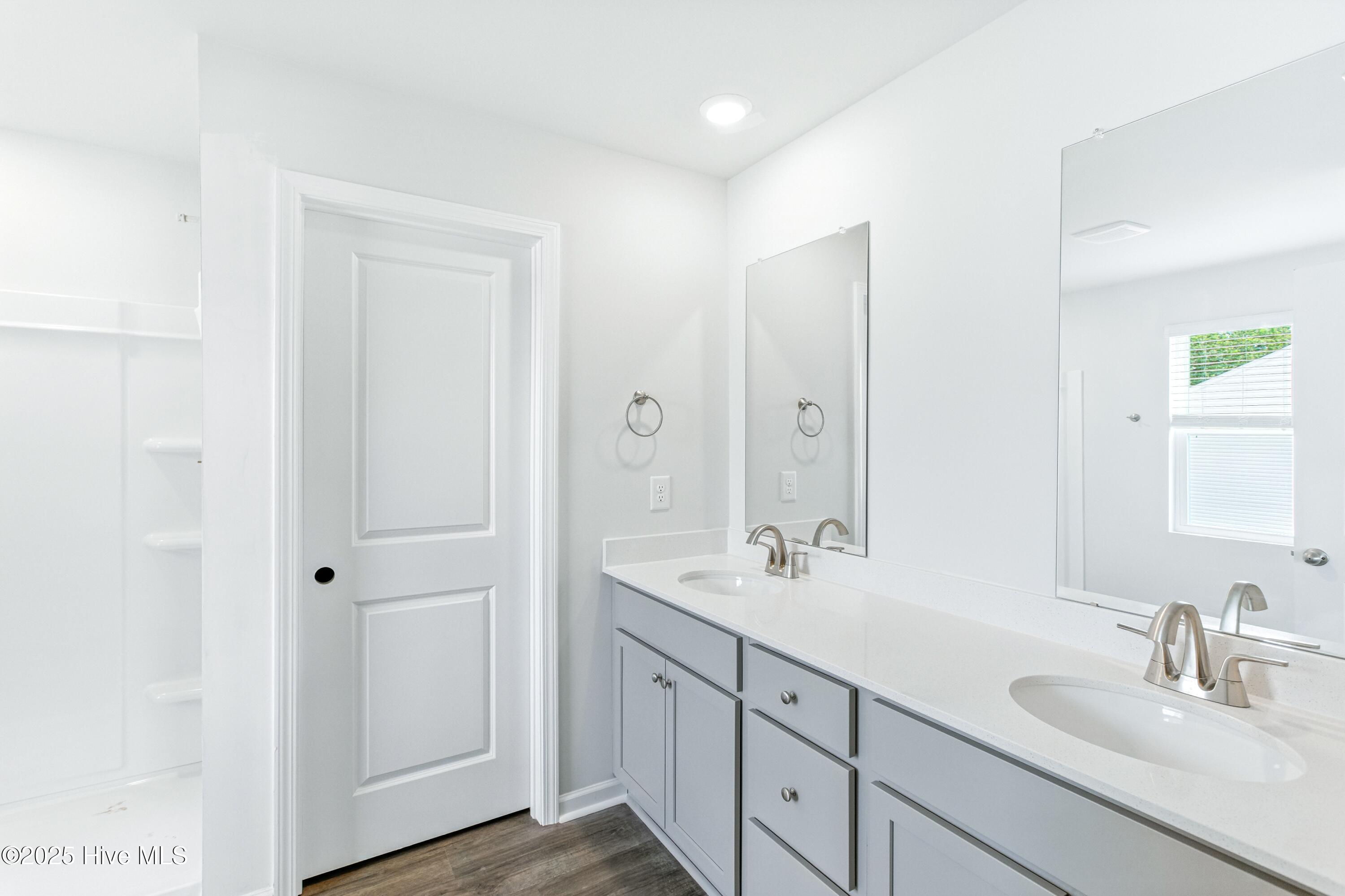 100538143 | Photo 22