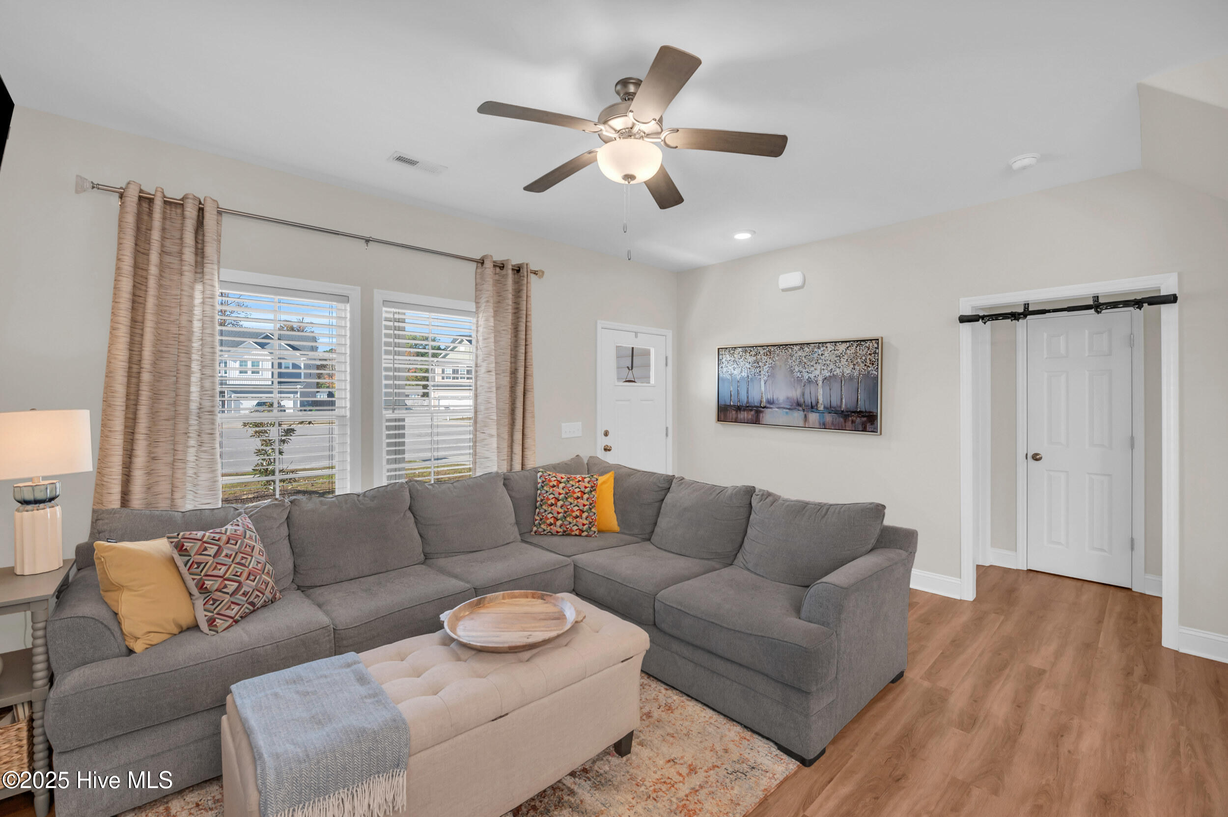 100542089 | Photo 10