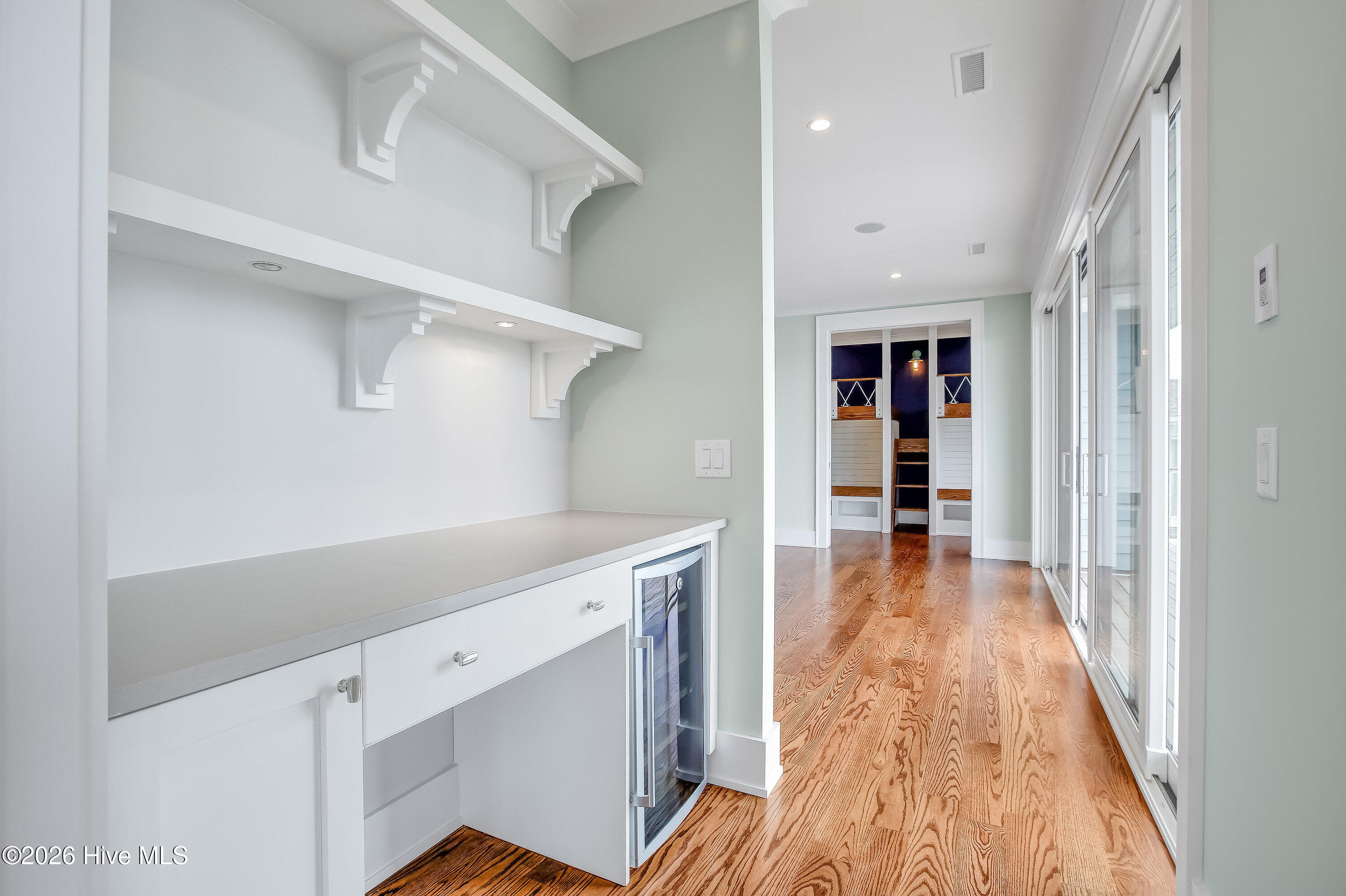 100563584 | Photo 33