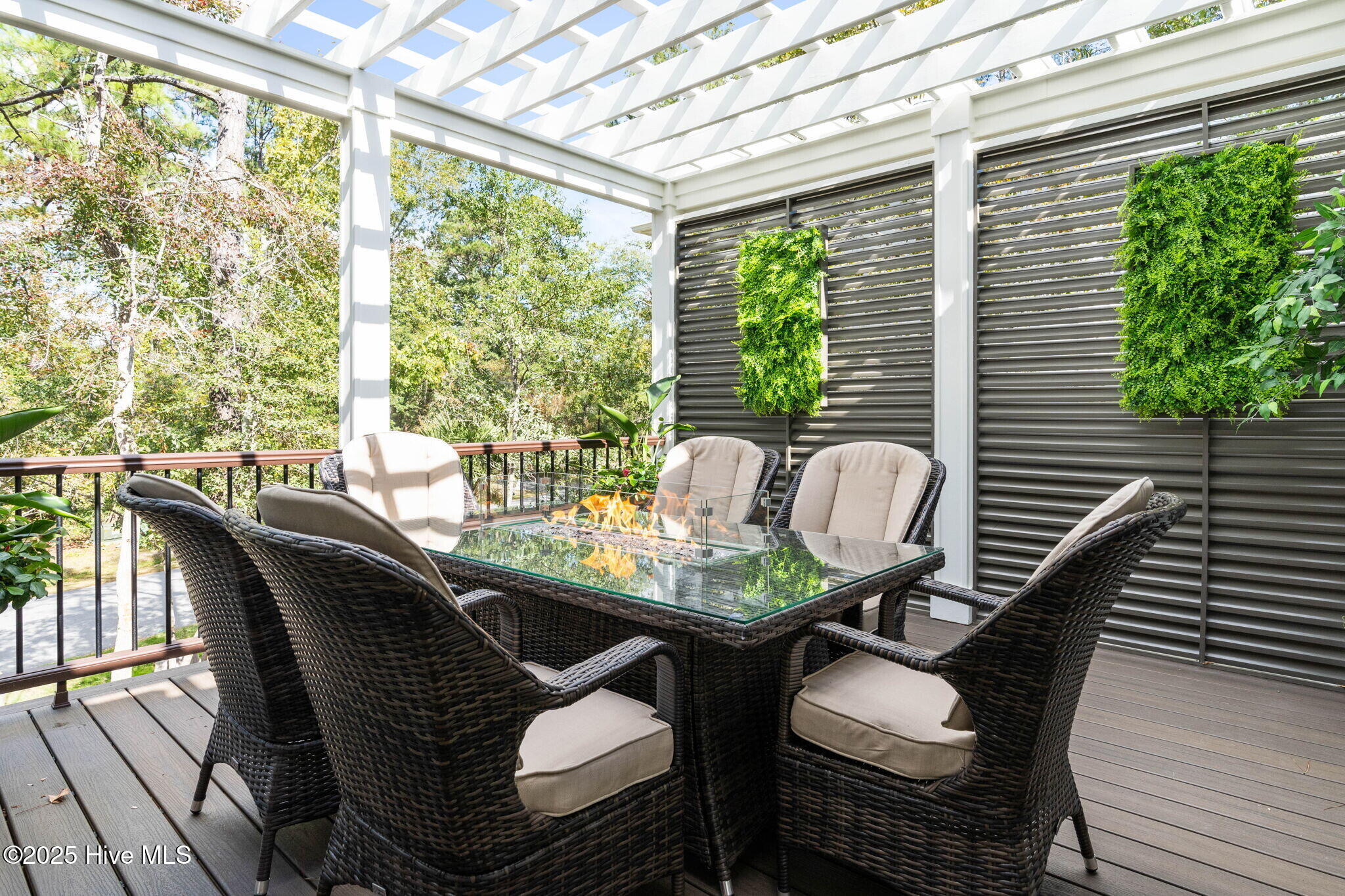 100516902 | Photo 88