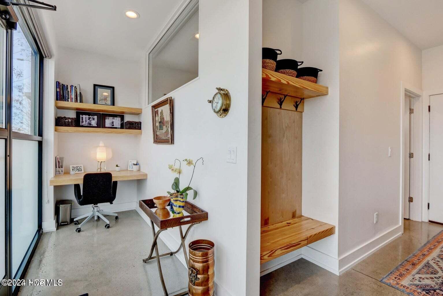 100548668 | Photo 21