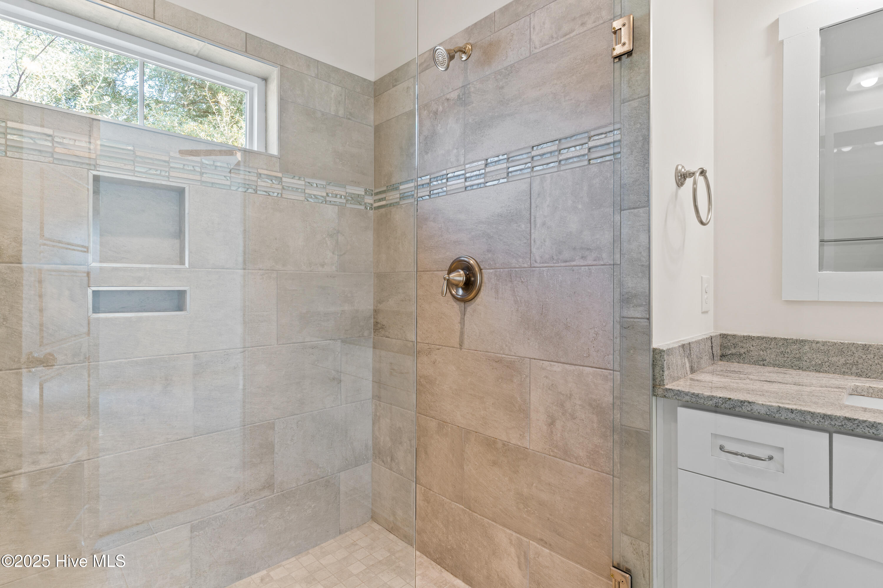 100529513 | Photo 30